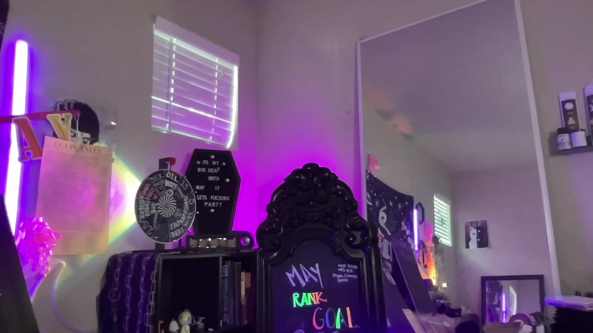 Gallery image thumbnail from RileyWoods's myfreecams stream on, 05/18/2023, 04:20 image 4 of 20
