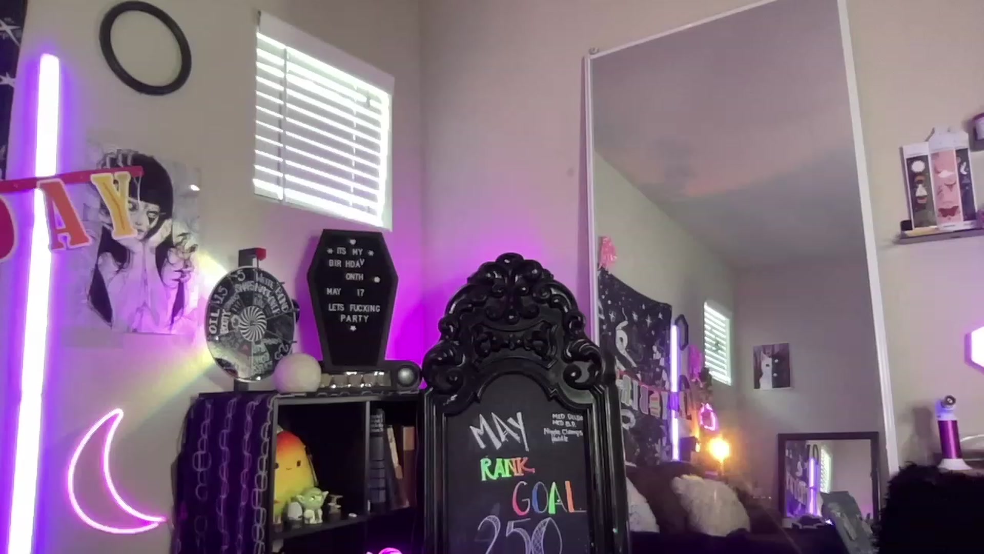 Gallery image thumbnail from RileyWoods's myfreecams stream on, 05/20/2023, 24:03 image 16 of 20