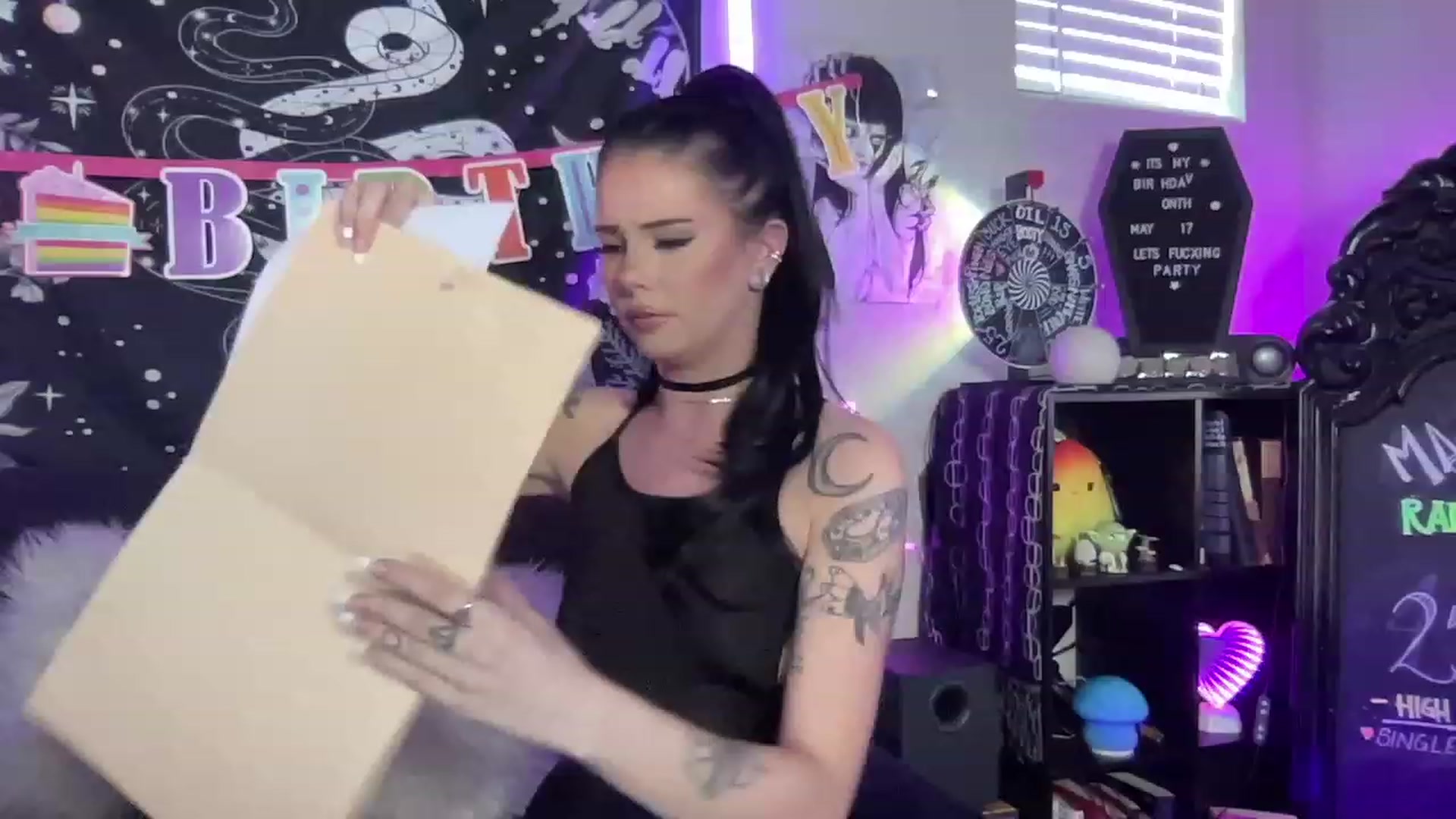 Gallery image thumbnail from RileyWoods's myfreecams stream on, 05/20/2023, 24:03 image 5 of 20