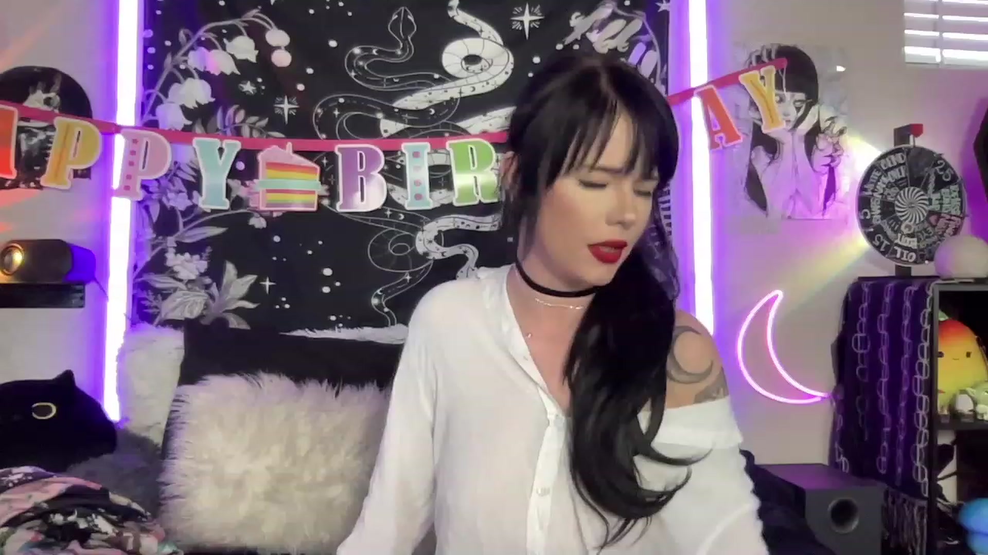 Gallery image thumbnail from RileyWoods's myfreecams stream on, 05/21/2023, 24:59 image 9 of 20