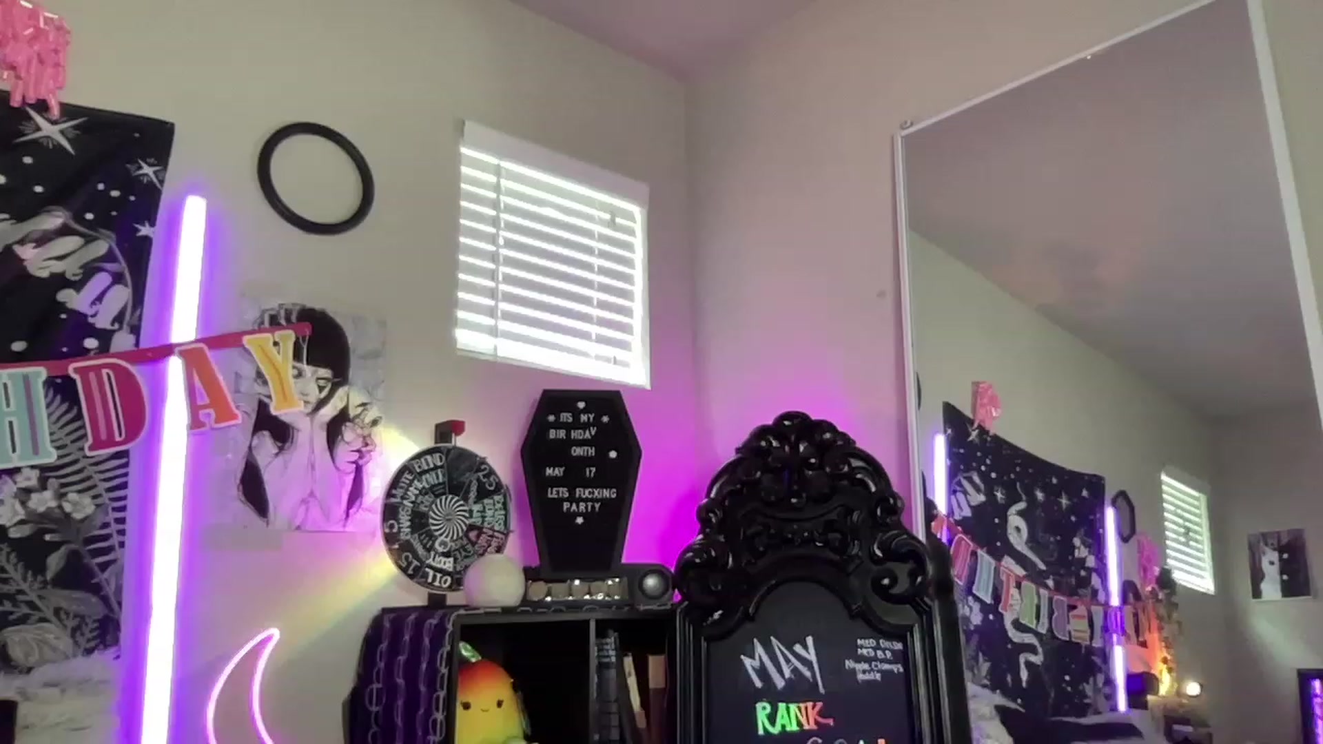 Gallery image thumbnail from RileyWoods's myfreecams stream on, 05/22/2023, 24:24 image 3 of 20