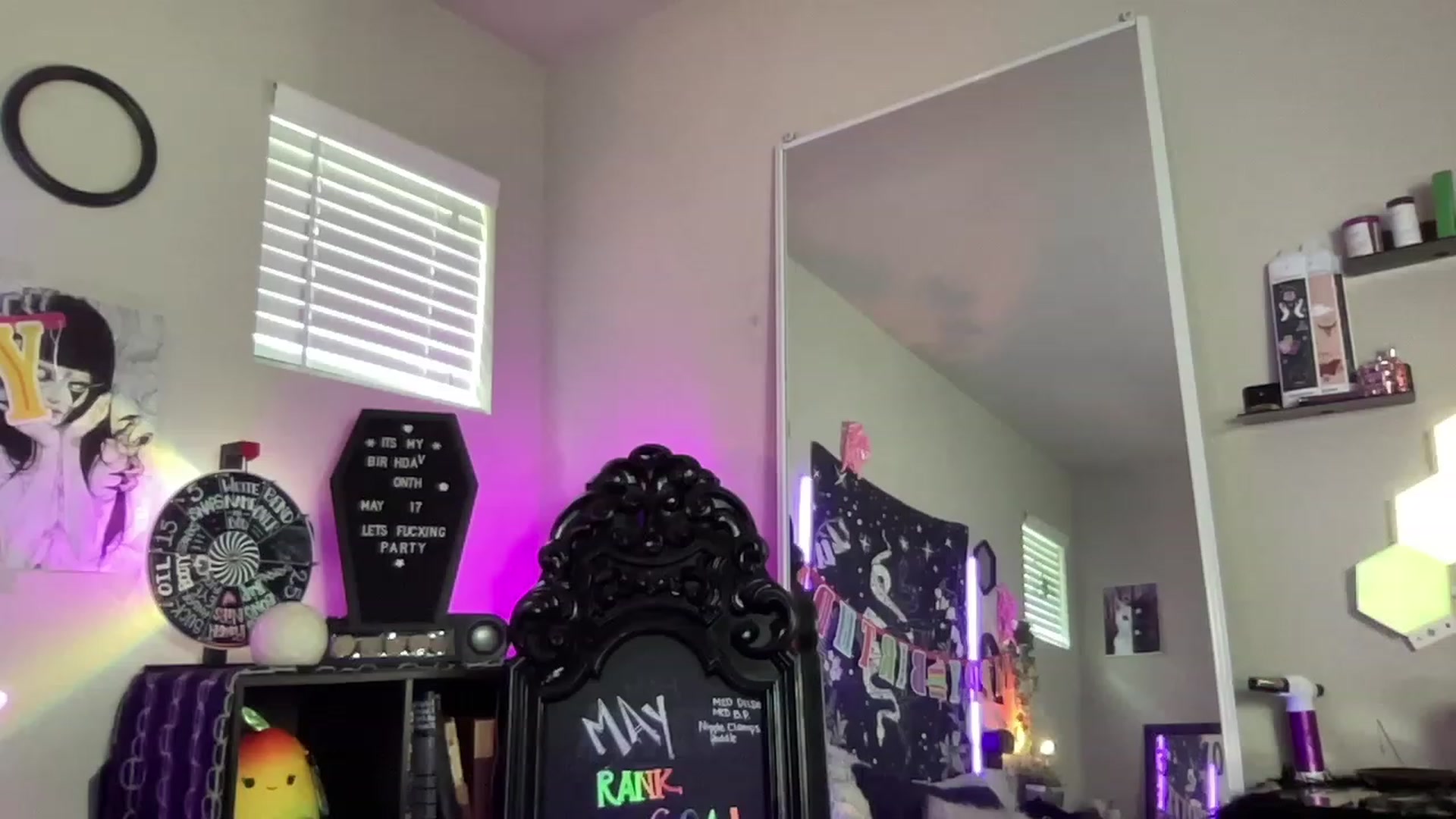 Gallery image thumbnail from RileyWoods's myfreecams stream on, 05/22/2023, 24:24 image 12 of 20