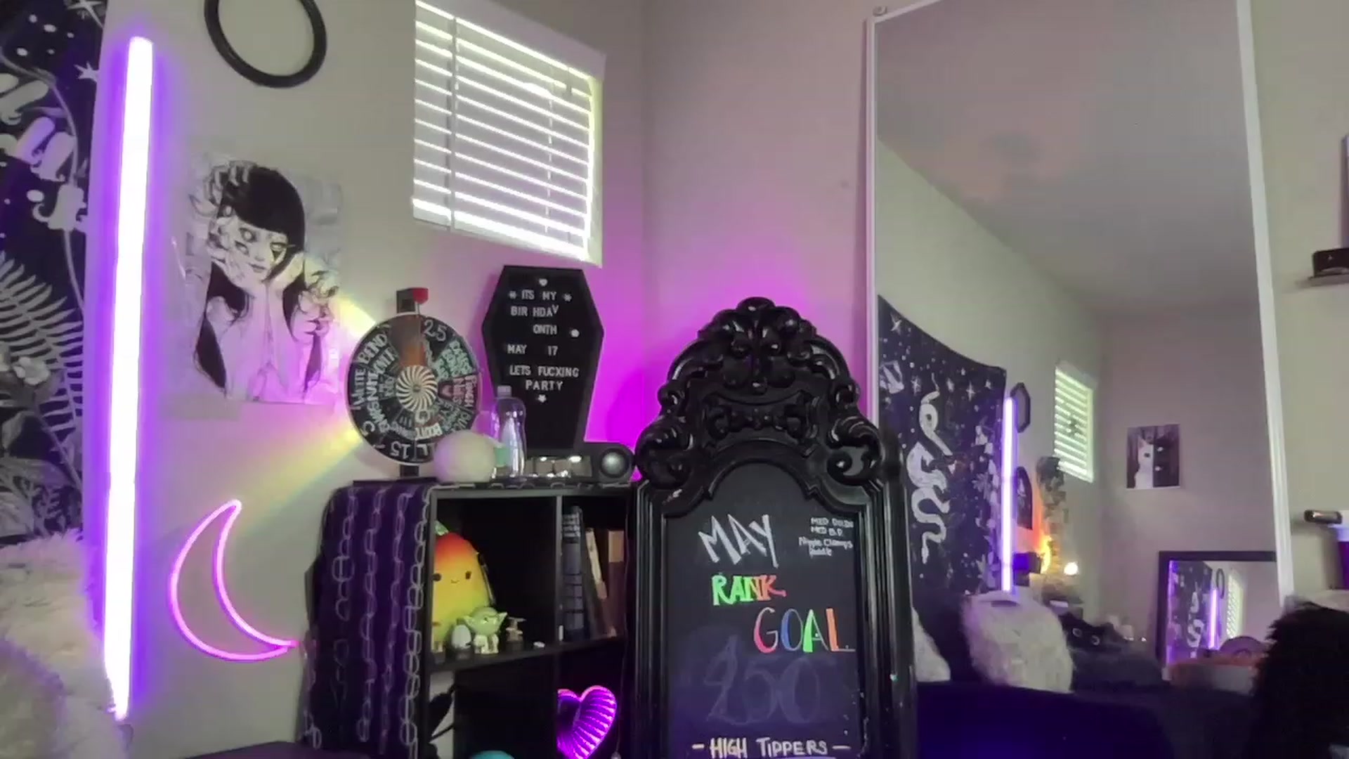 Gallery image thumbnail from RileyWoods's myfreecams stream on, 05/22/2023, 02:11 image 11 of 20
