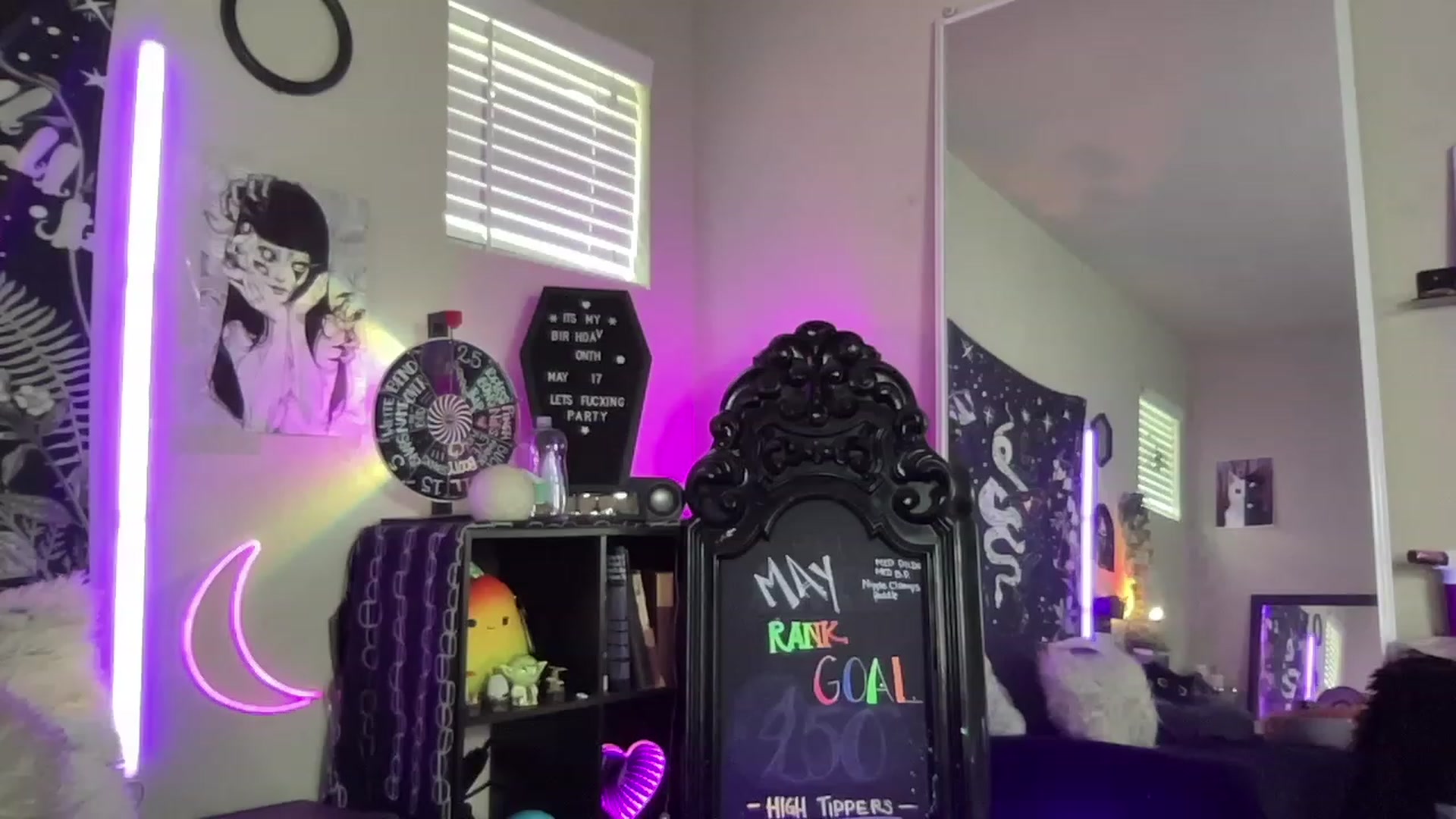 Gallery image thumbnail from RileyWoods's myfreecams stream on, 05/22/2023, 02:11 image 15 of 20