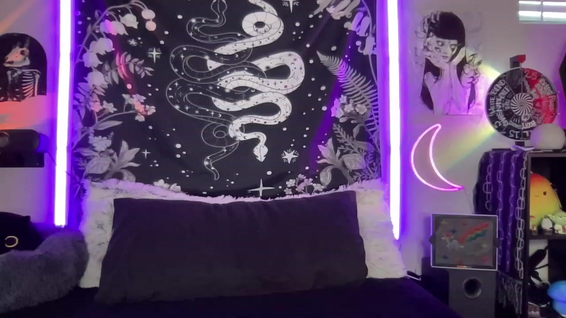 Gallery image thumbnail from RileyWoods's myfreecams stream on, 05/23/2023, 01:35 image 6 of 20