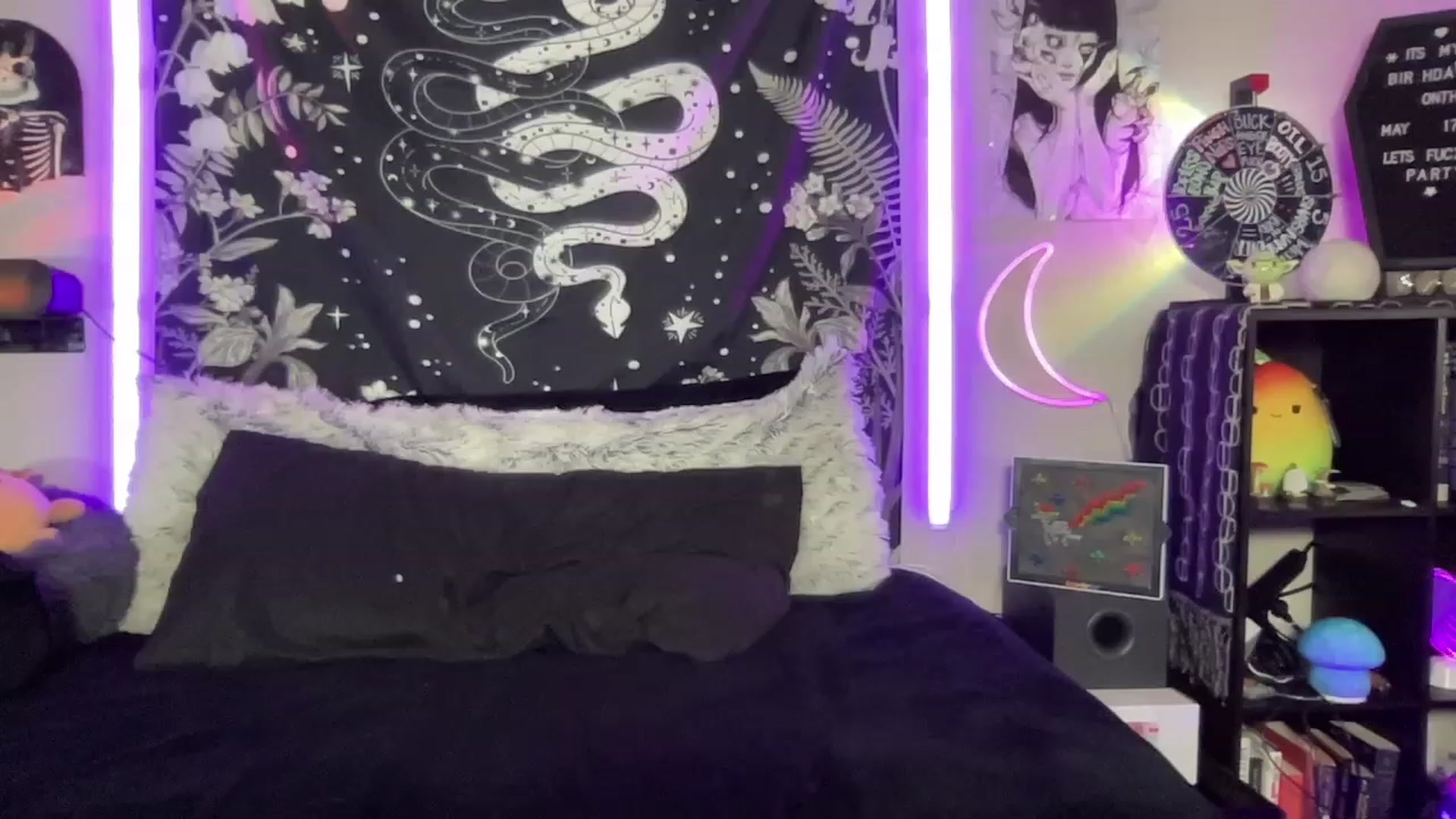 Gallery image thumbnail from RileyWoods's myfreecams stream on, 05/26/2023, 24:02 image 8 of 20