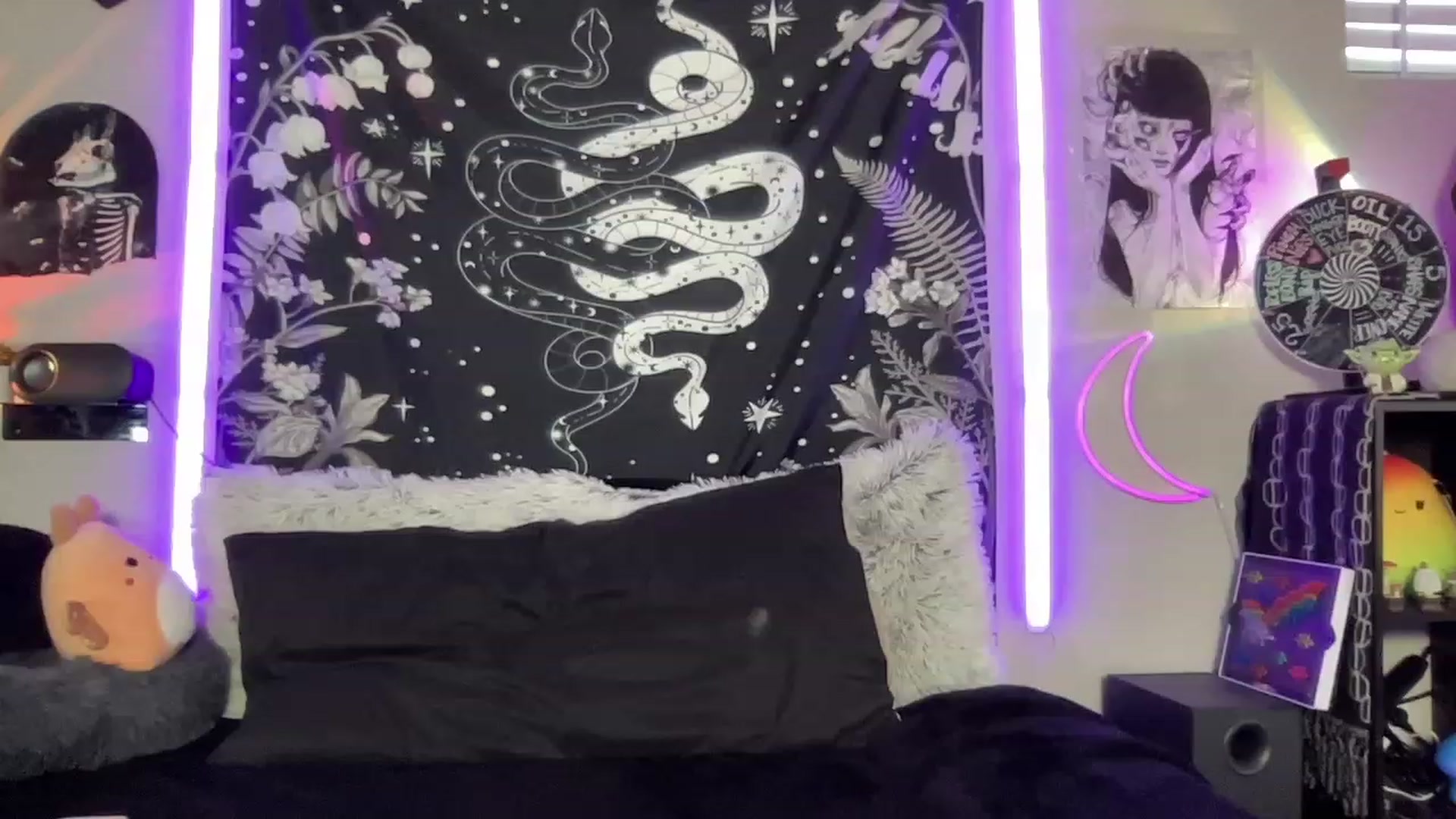 Gallery image thumbnail from RileyWoods's myfreecams stream on, 05/27/2023, 02:43 image 4 of 20