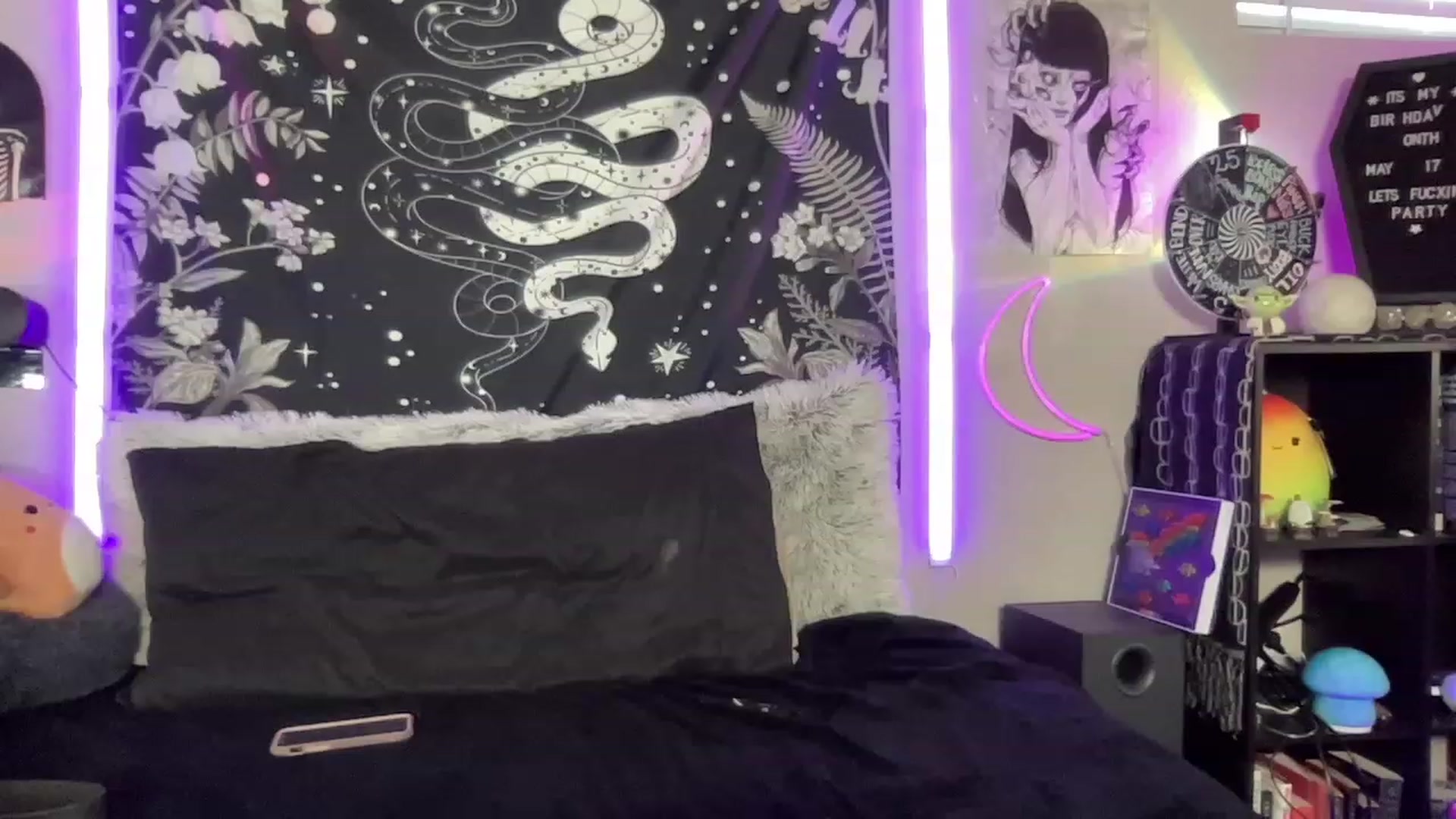 Gallery image thumbnail from RileyWoods's myfreecams stream on, 05/27/2023, 02:43 image 12 of 20
