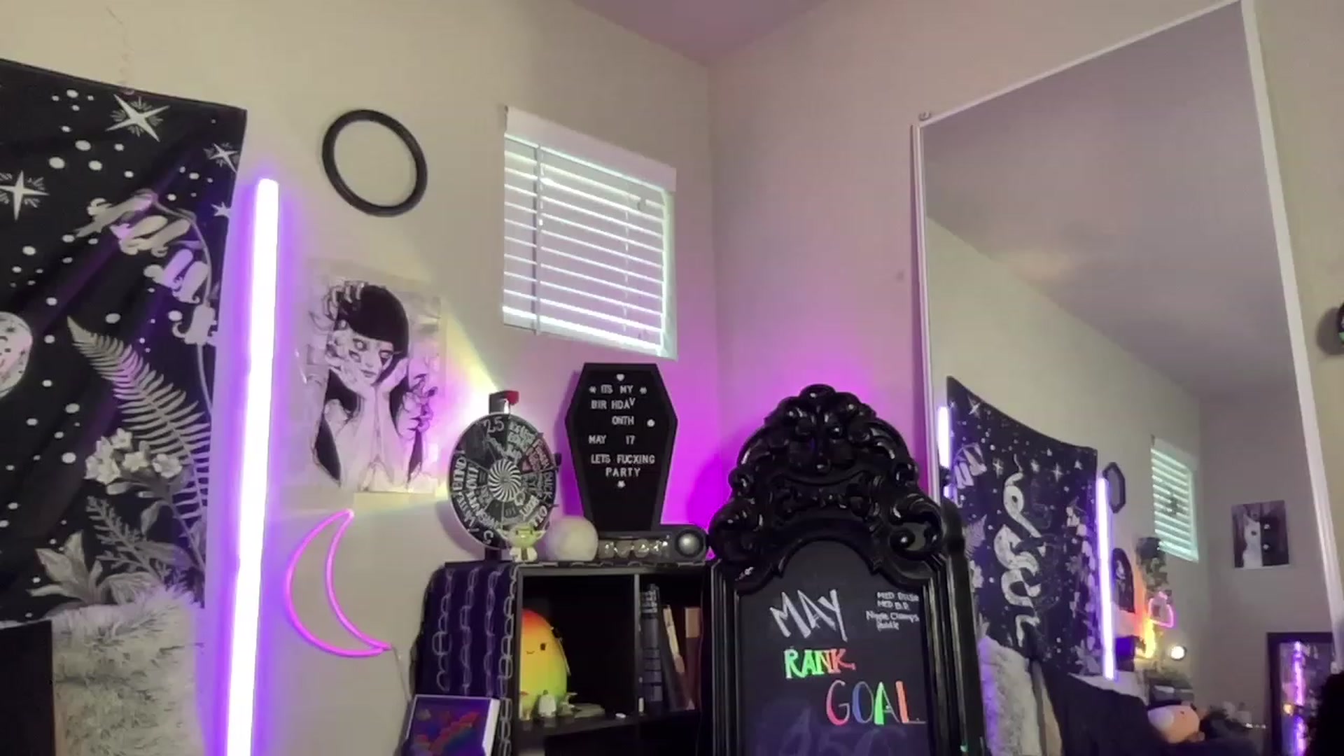 Gallery image thumbnail from RileyWoods's myfreecams stream on, 05/27/2023, 02:43 image 17 of 20