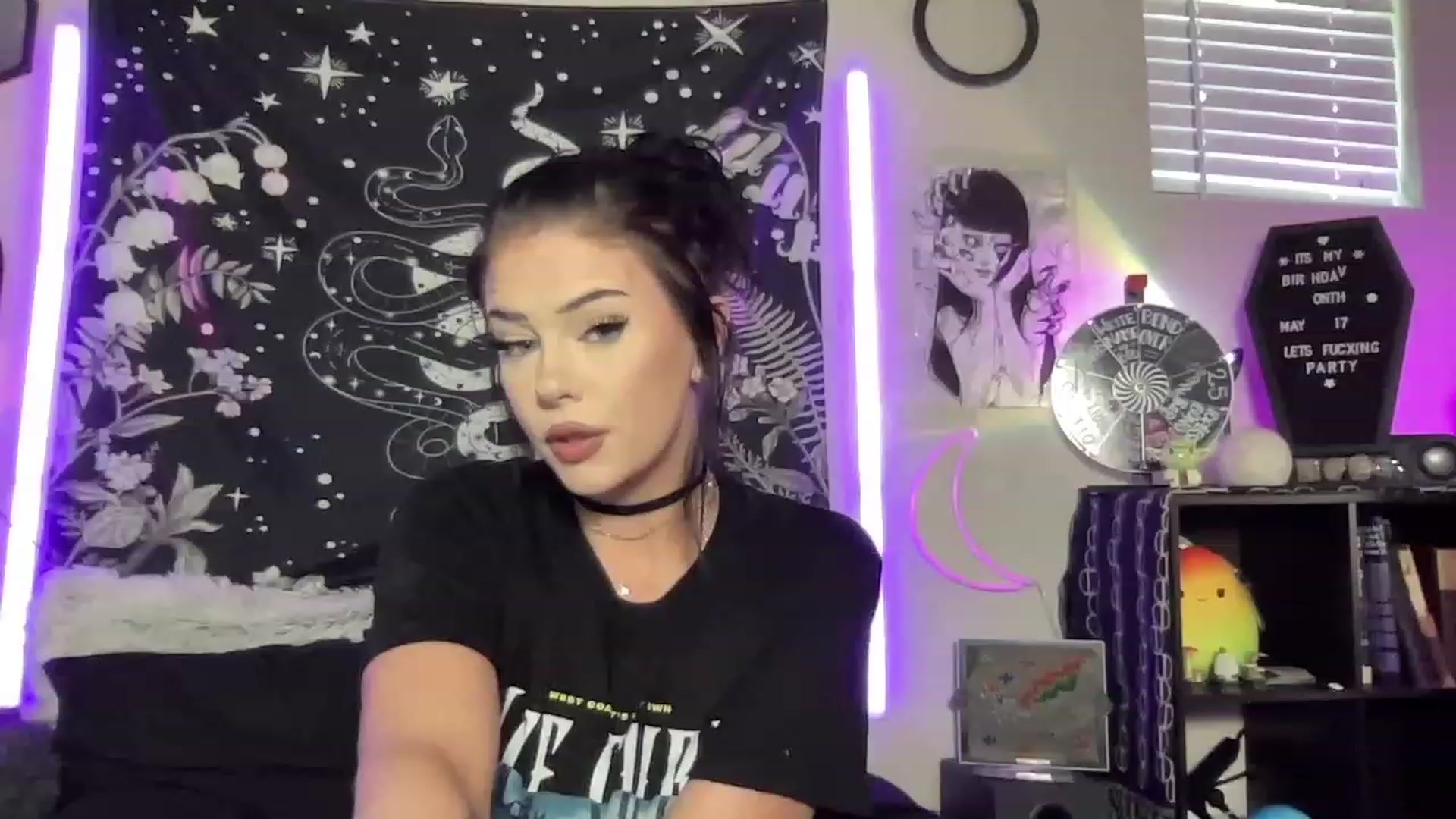 Gallery image thumbnail from RileyWoods's myfreecams stream on, 05/28/2023, 02:39 image 17 of 20