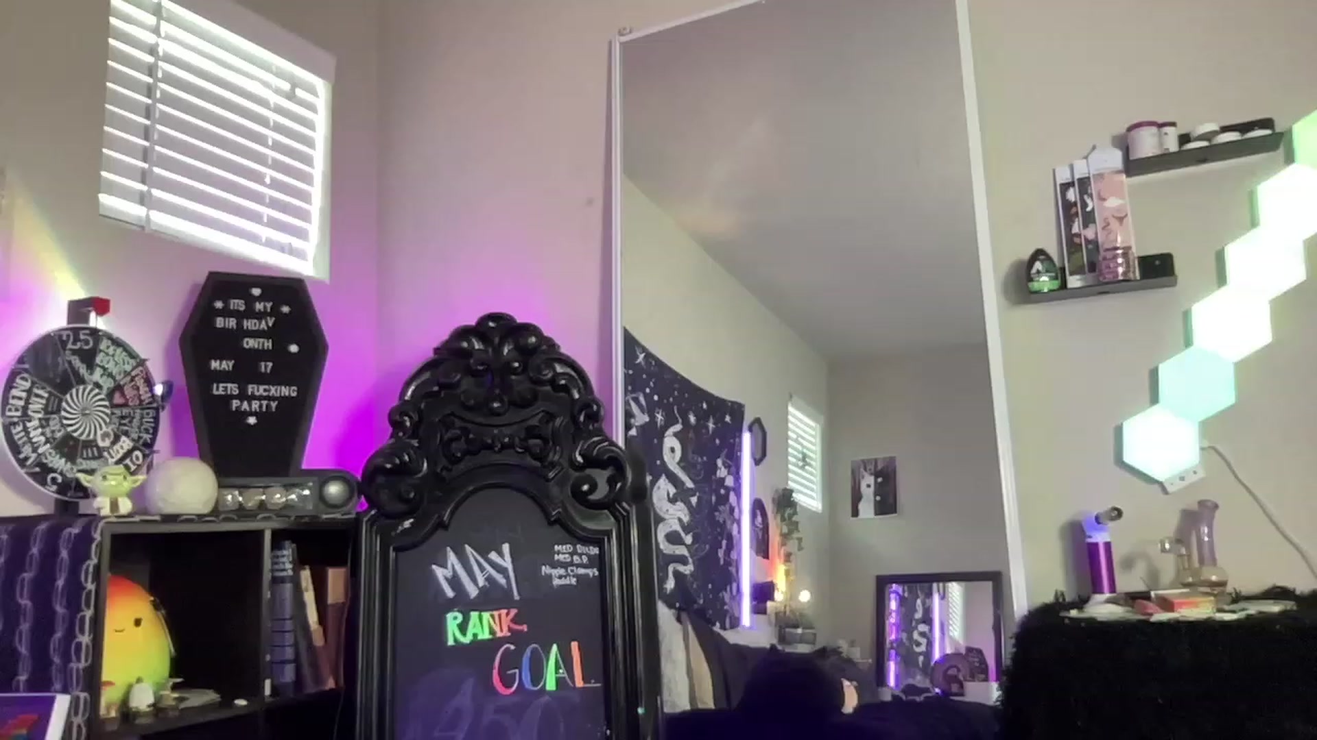 Gallery image thumbnail from RileyWoods's myfreecams stream on, 05/28/2023, 02:39 image 1 of 20