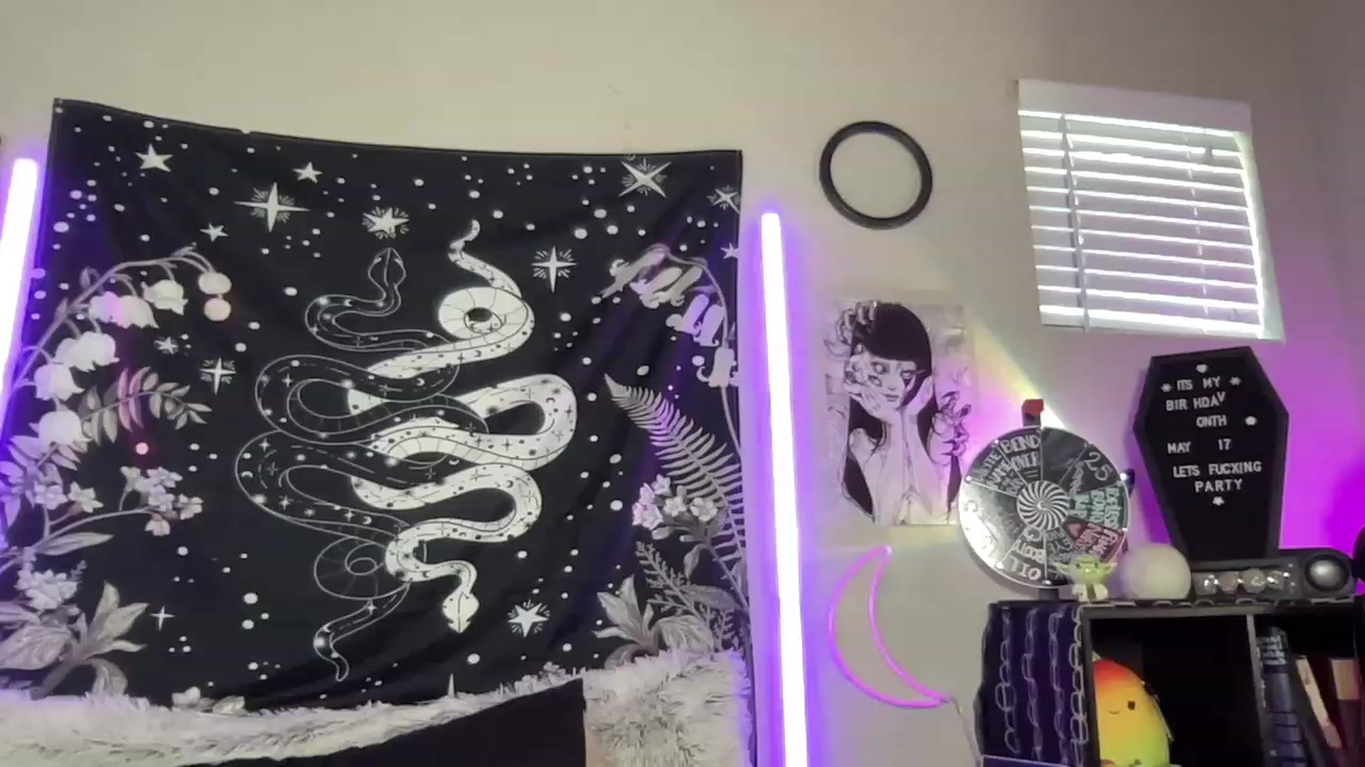 Gallery image thumbnail from RileyWoods's myfreecams stream on, 05/28/2023, 02:39 image 7 of 20