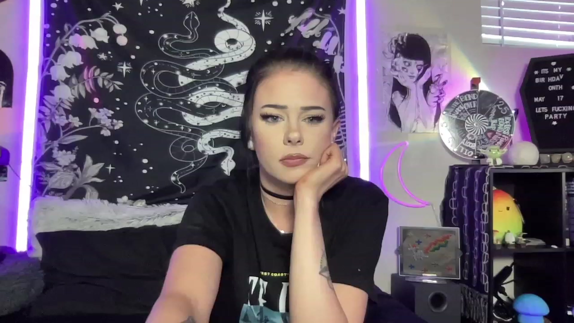 Gallery image thumbnail from RileyWoods's myfreecams stream on, 05/28/2023, 02:39 image 13 of 20