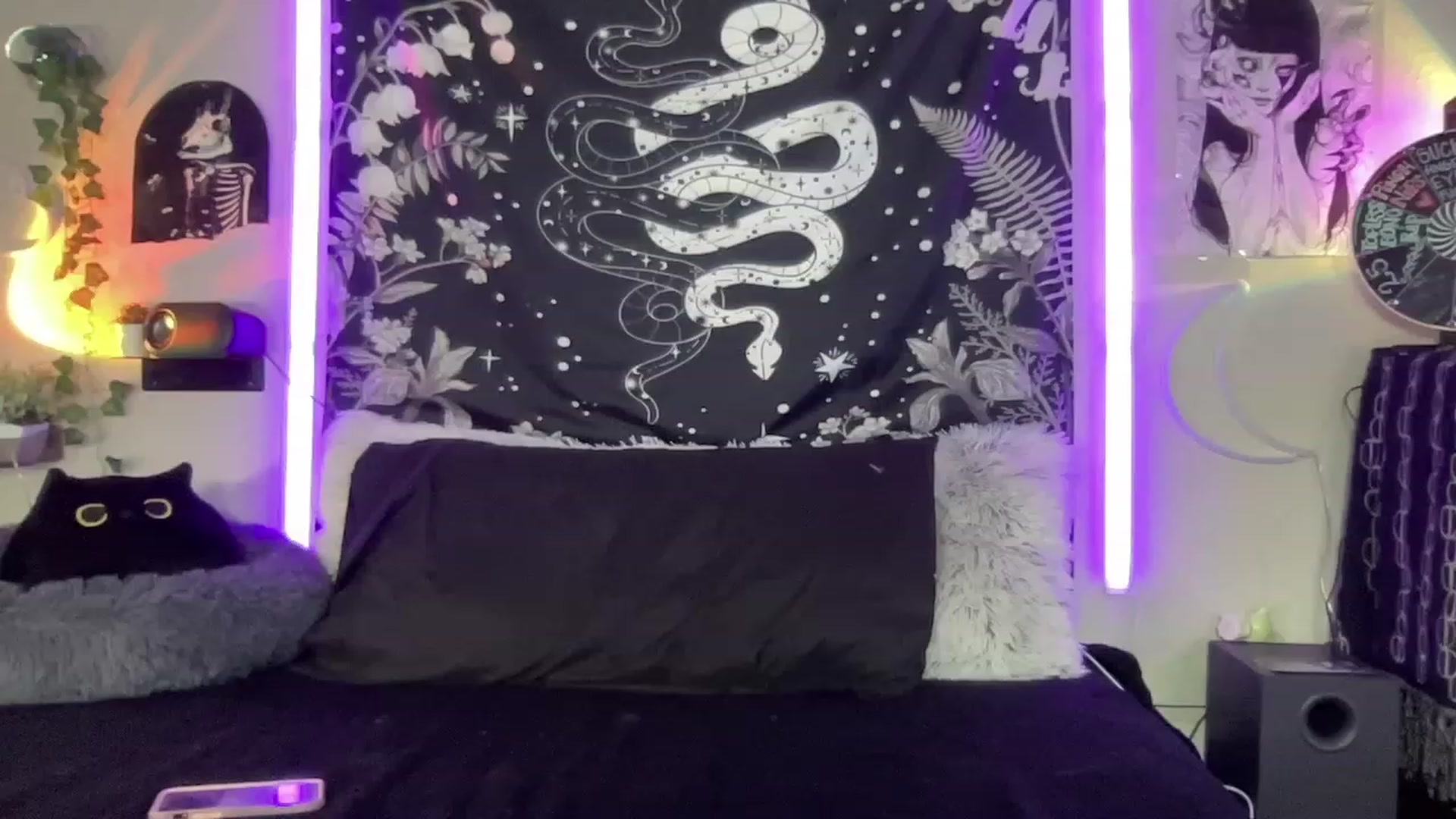 Gallery image thumbnail from RileyWoods's myfreecams stream on, 05/31/2023, 24:03 image 14 of 20