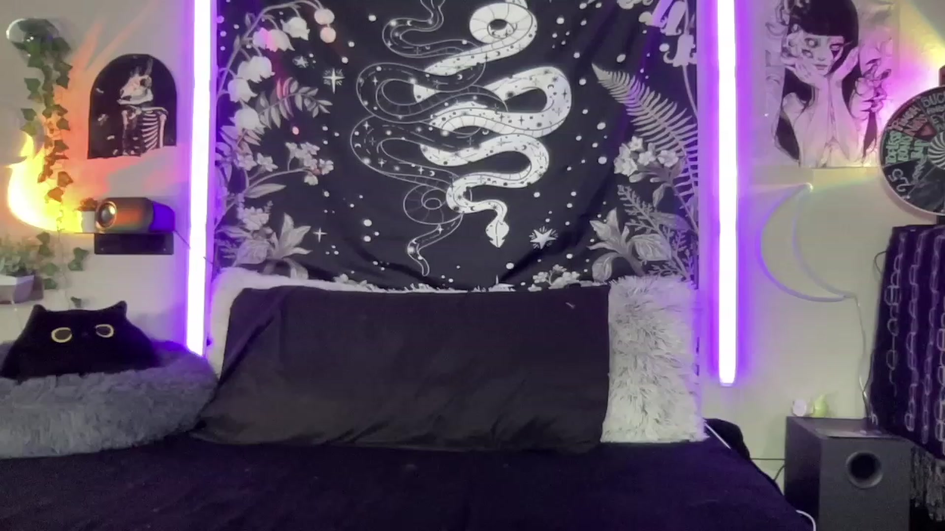 Gallery image thumbnail from RileyWoods's myfreecams stream on, 05/31/2023, 24:03 image 11 of 20