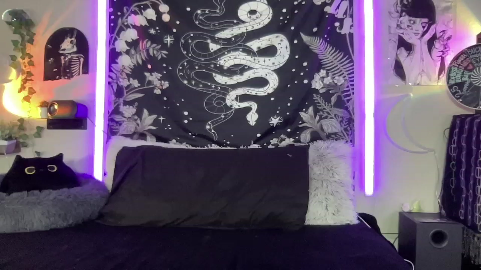 Gallery image thumbnail from RileyWoods's myfreecams stream on, 05/31/2023, 24:03 image 13 of 20