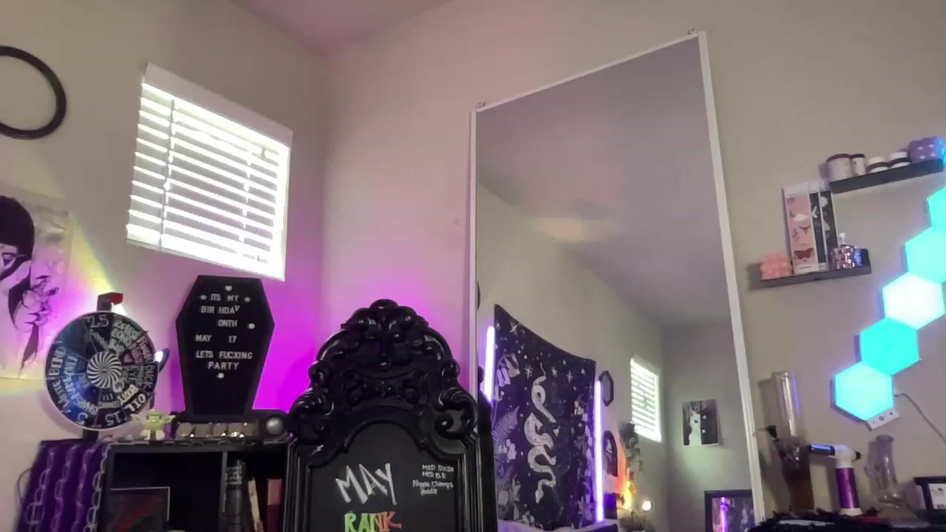 Gallery image thumbnail from RileyWoods's myfreecams stream on, 06/01/2023, 24:02 image 11 of 20