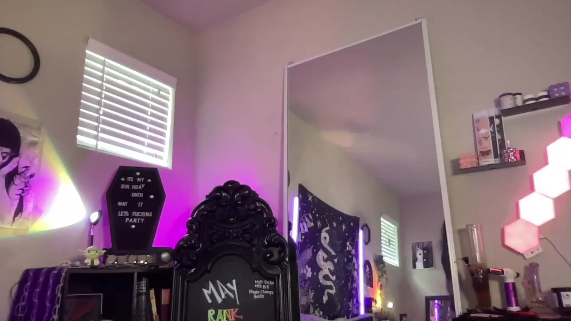 Gallery image thumbnail from RileyWoods's myfreecams stream on, 06/01/2023, 24:02 image 10 of 20