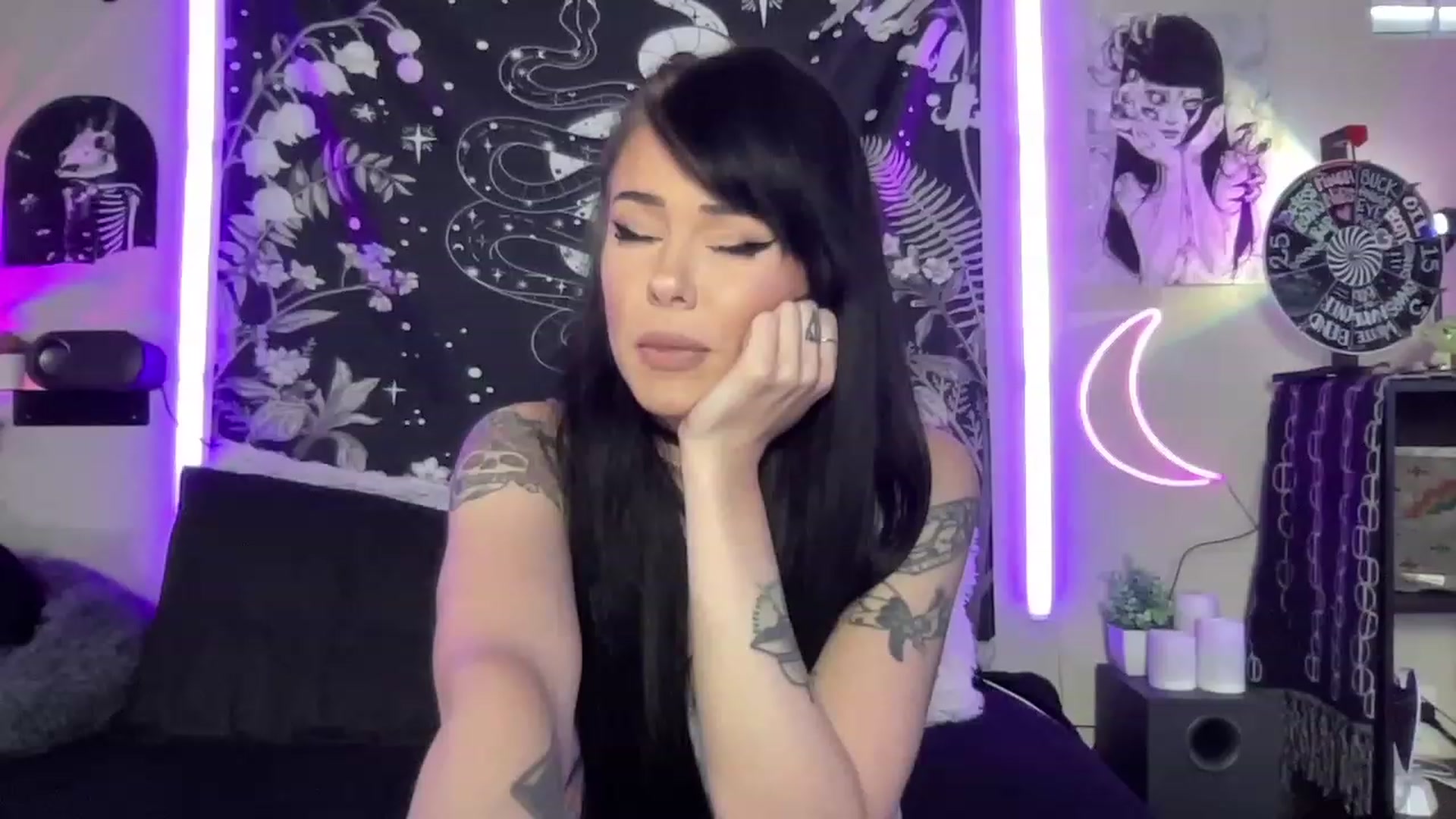 Gallery image thumbnail from RileyWoods's myfreecams stream on, 06/02/2023, 24:01 image 12 of 20