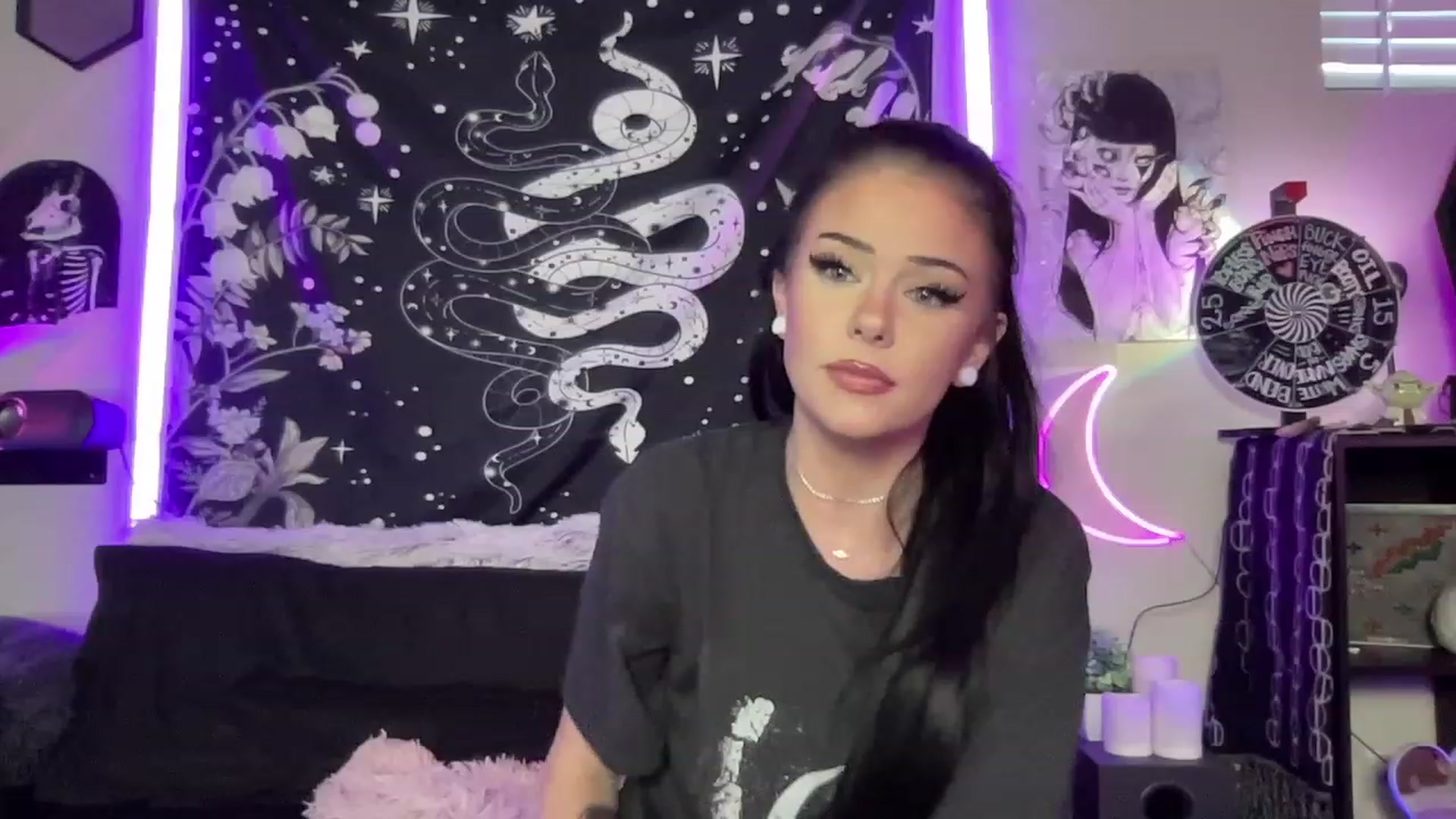 Gallery image thumbnail from RileyWoods's myfreecams stream on, 06/03/2023, 03:31 image 13 of 20