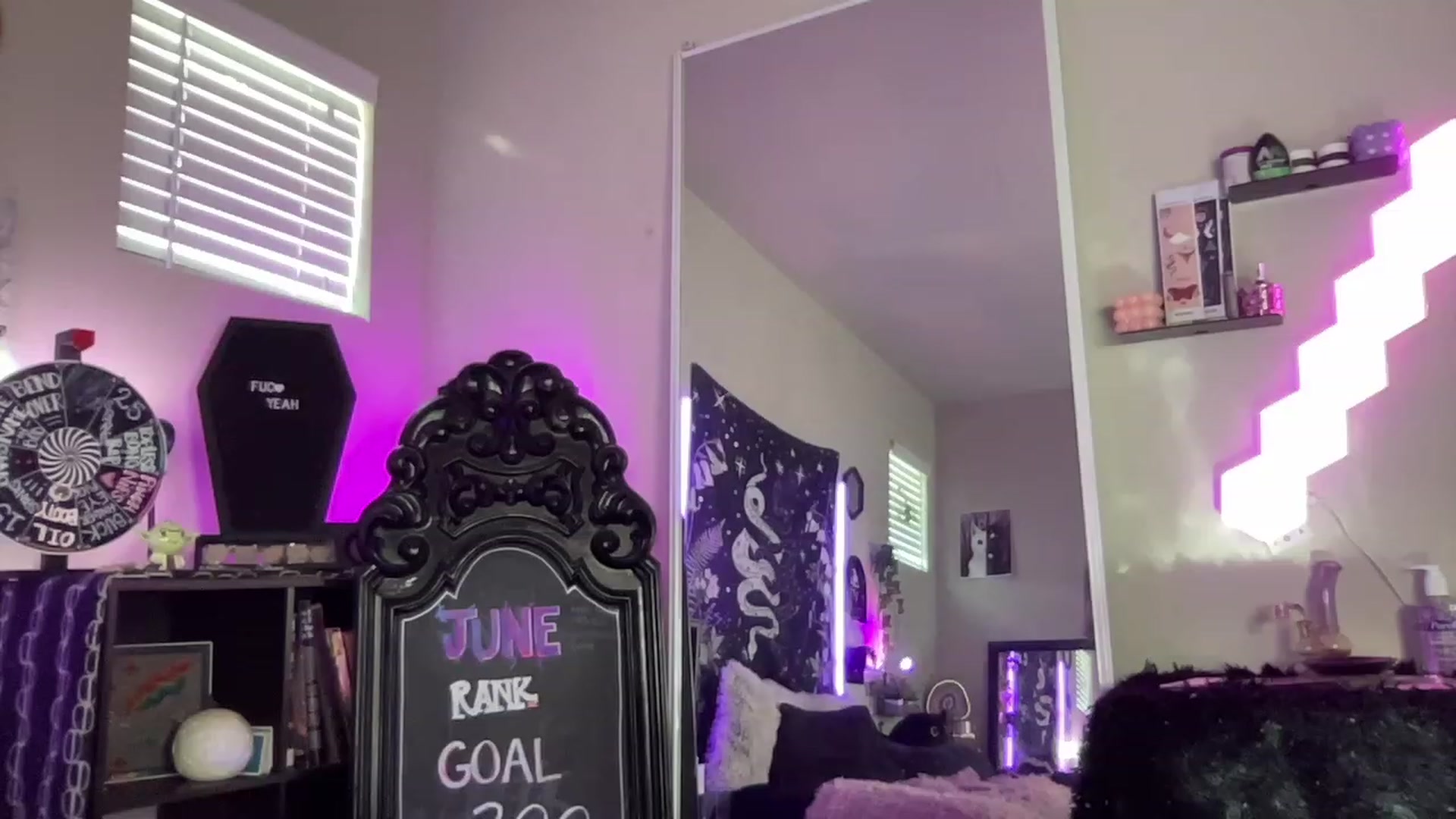 Gallery image thumbnail from RileyWoods's myfreecams stream on, 06/04/2023, 24:01 image 18 of 20