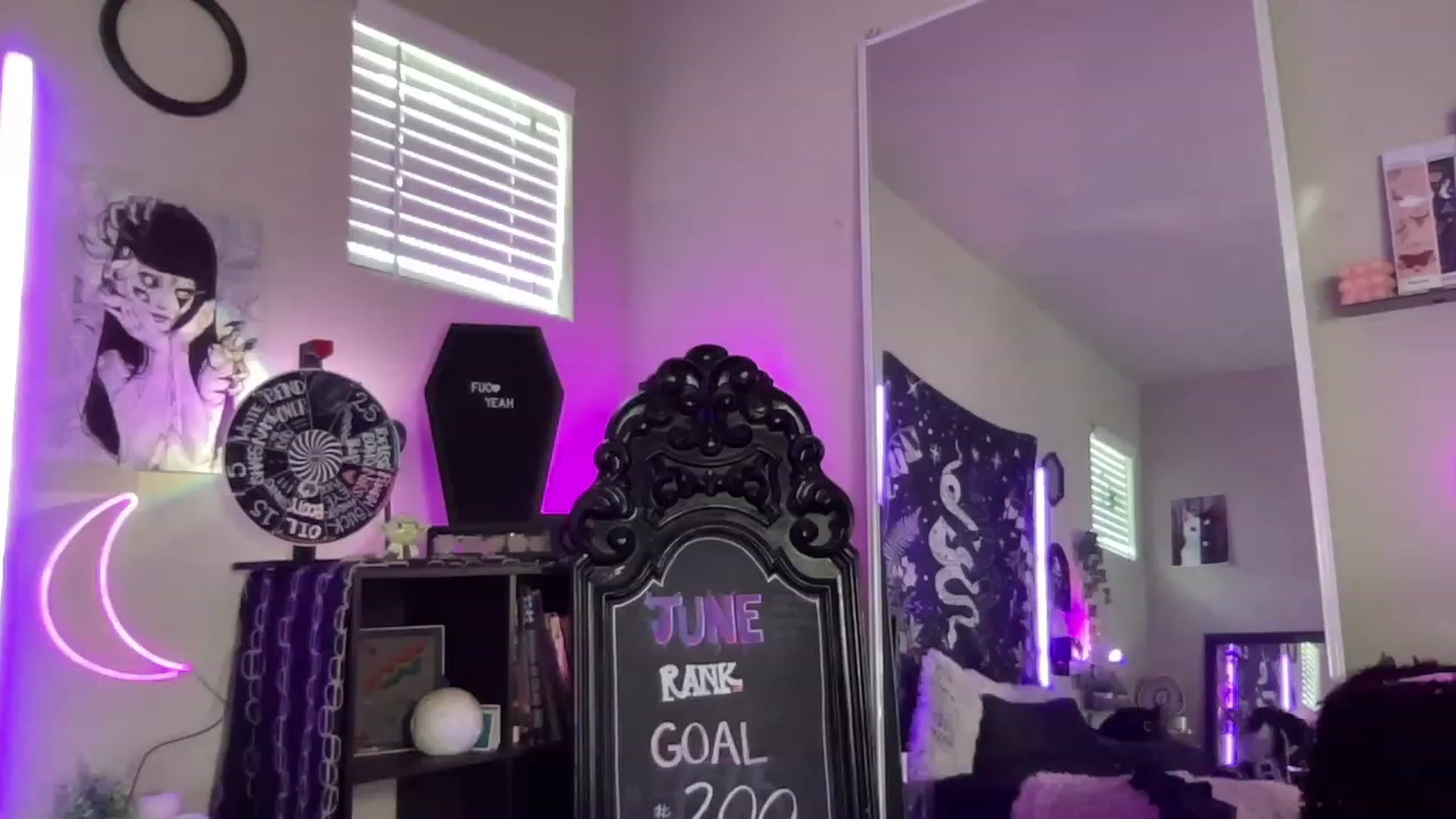 Gallery image thumbnail from RileyWoods's myfreecams stream on, 06/04/2023, 01:51 image 12 of 20
