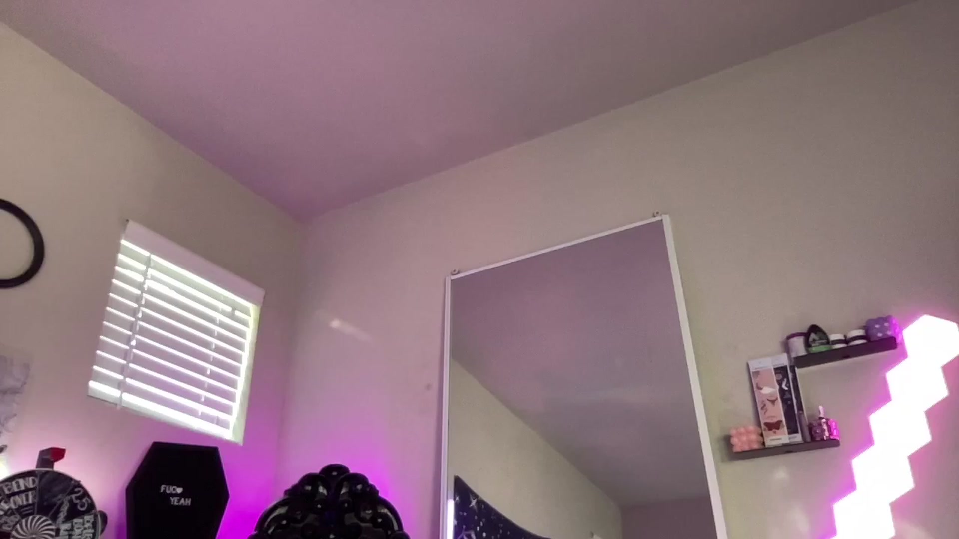 Gallery image thumbnail from RileyWoods's myfreecams stream on, 06/04/2023, 01:51 image 17 of 20