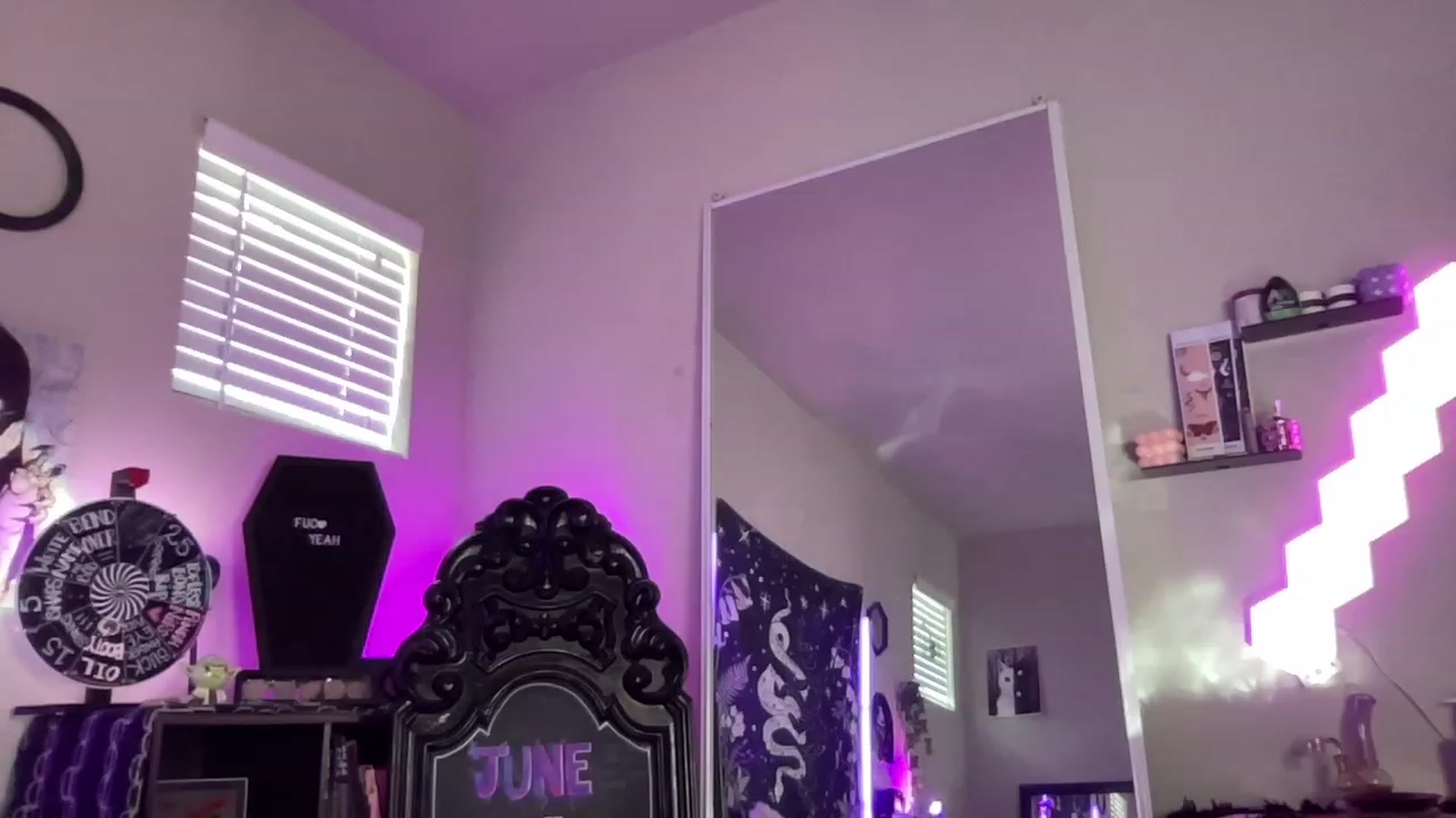 Gallery image thumbnail from RileyWoods's myfreecams stream on, 06/04/2023, 01:51 image 14 of 20