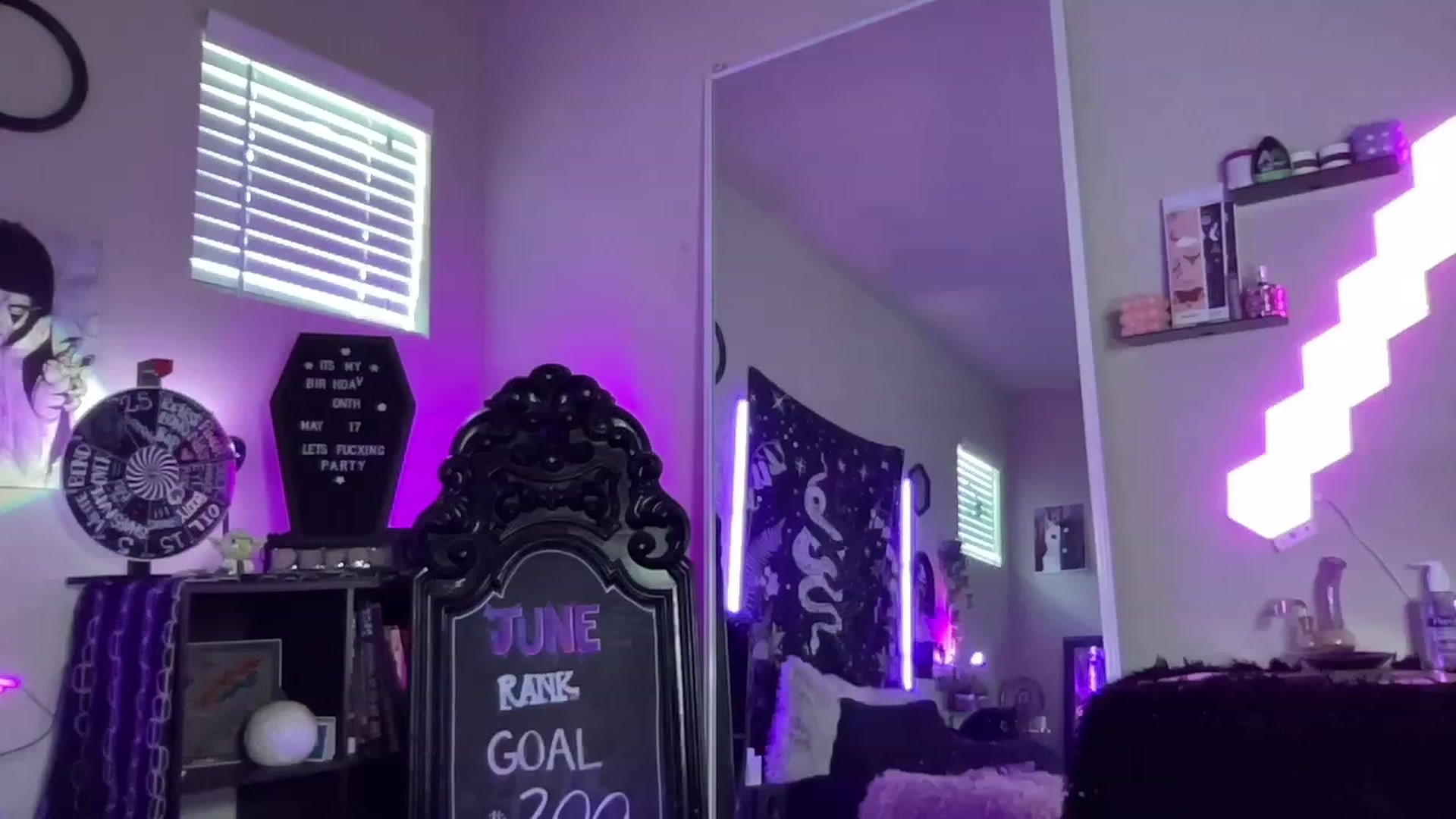 Gallery image thumbnail from RileyWoods's myfreecams stream on, 06/04/2023, 01:51 image 1 of 20