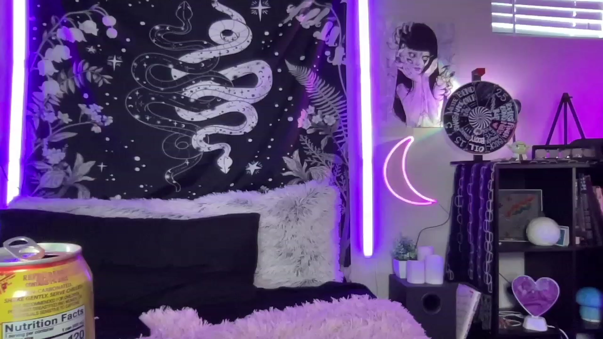 Gallery image thumbnail from RileyWoods's myfreecams stream on, 06/04/2023, 01:51 image 5 of 20