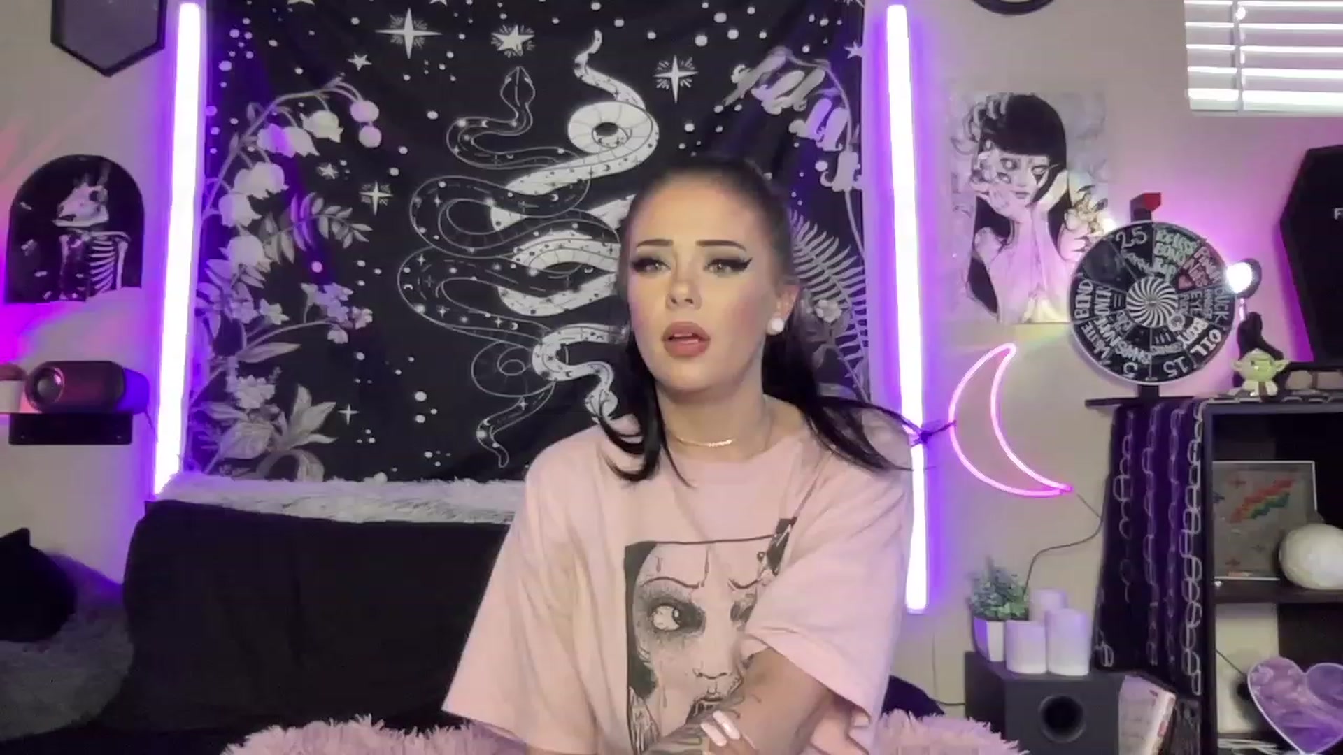Gallery image thumbnail from RileyWoods's myfreecams stream on, 06/05/2023, 24:02 image 19 of 20