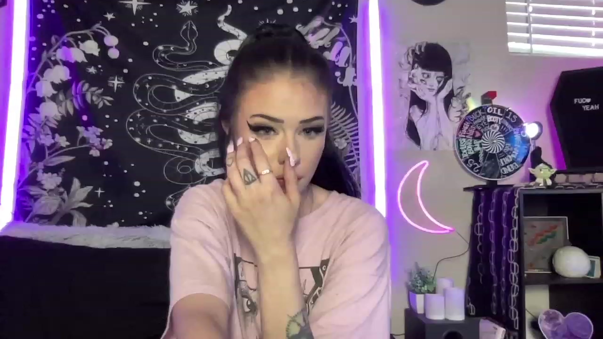 Gallery image thumbnail from RileyWoods's myfreecams stream on, 06/05/2023, 24:02 image 11 of 20