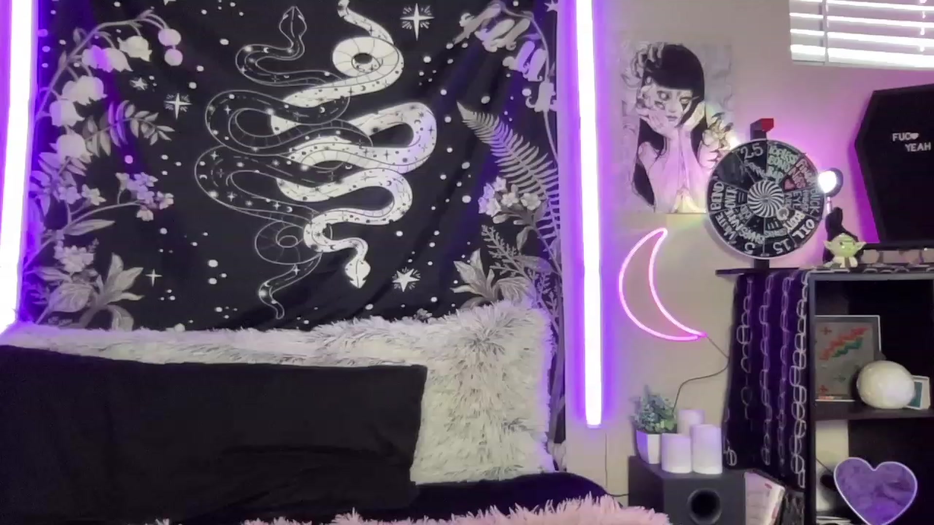 Gallery image thumbnail from RileyWoods's myfreecams stream on, 06/05/2023, 24:02 image 17 of 20