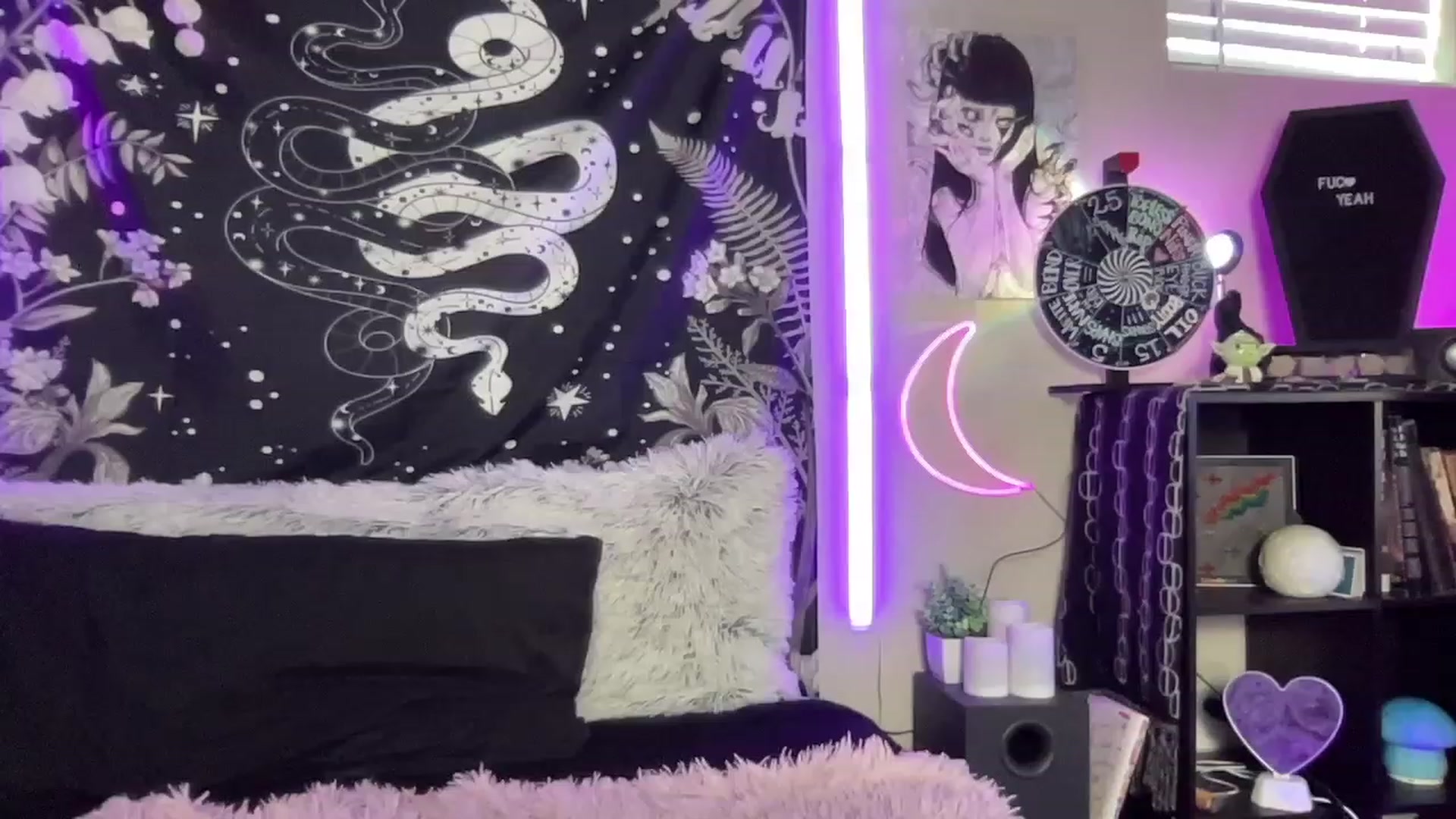 Gallery image thumbnail from RileyWoods's myfreecams stream on, 06/05/2023, 24:02 image 14 of 20