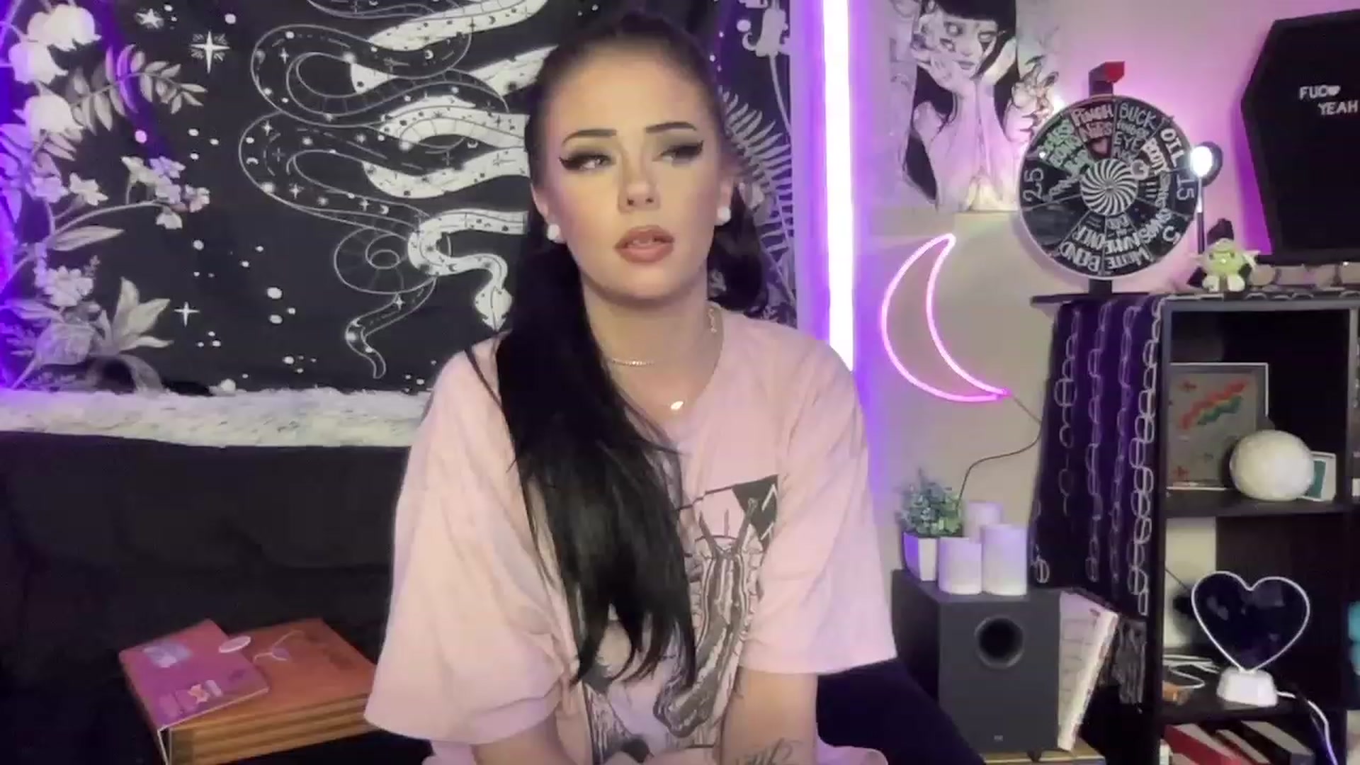 Gallery image thumbnail from RileyWoods's myfreecams stream on, 06/05/2023, 02:22 image 7 of 20