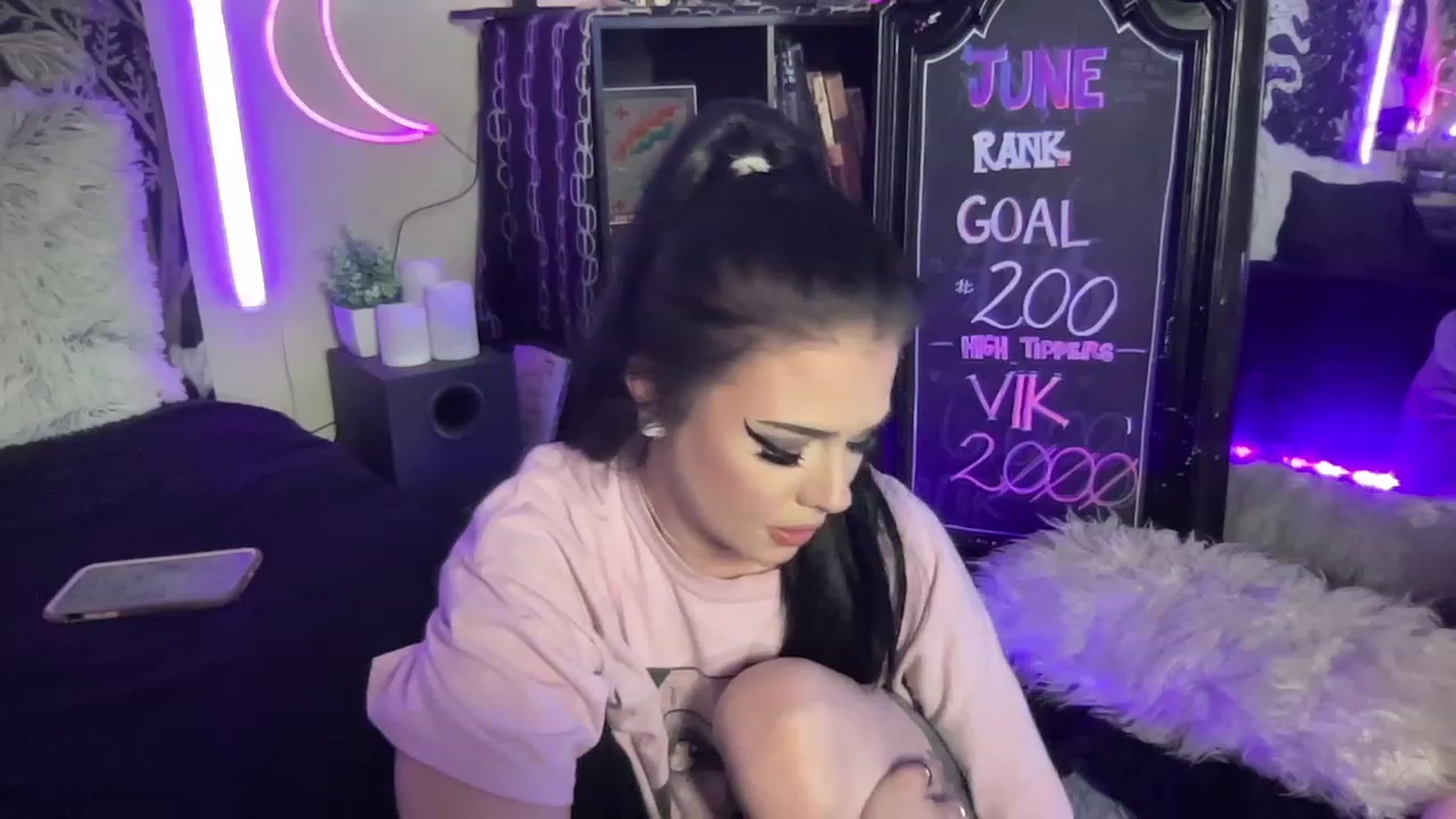 Gallery image thumbnail from RileyWoods's myfreecams stream on, 06/05/2023, 02:22 image 5 of 20