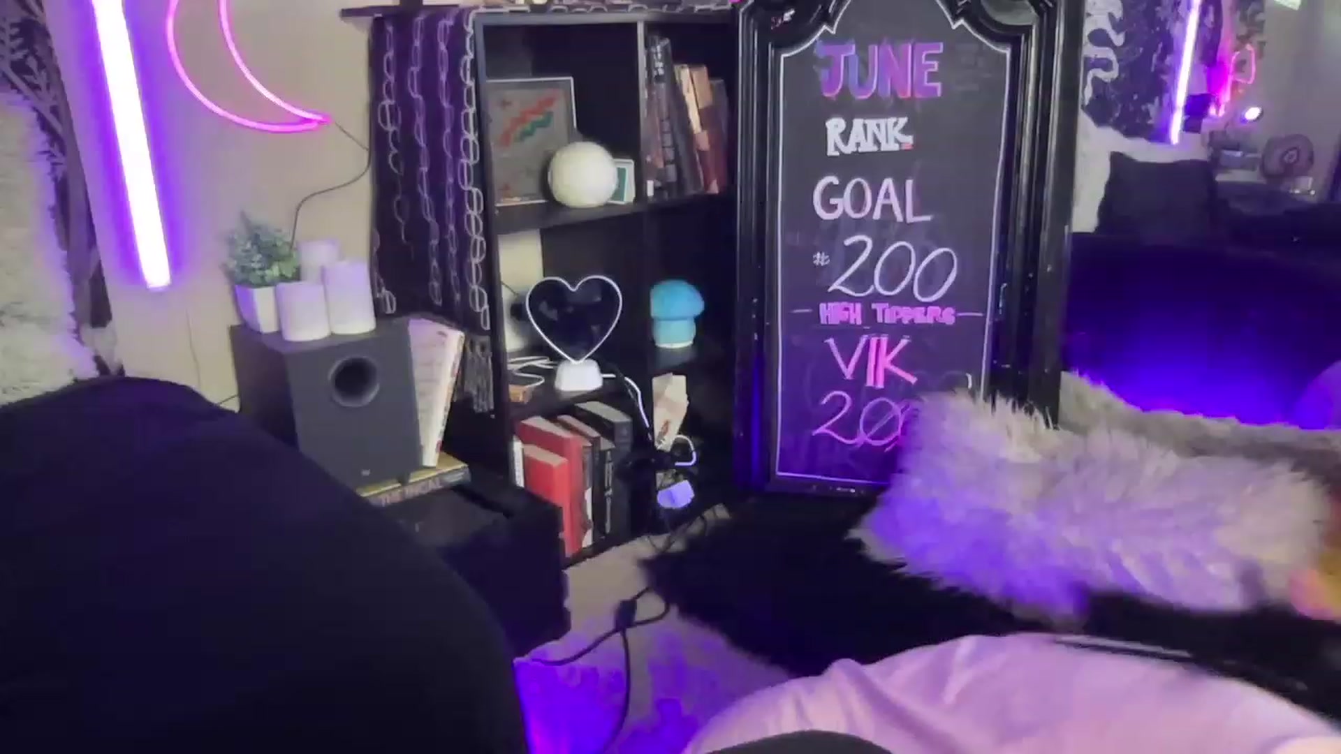 Gallery image thumbnail from RileyWoods's myfreecams stream on, 06/05/2023, 02:22 image 6 of 20
