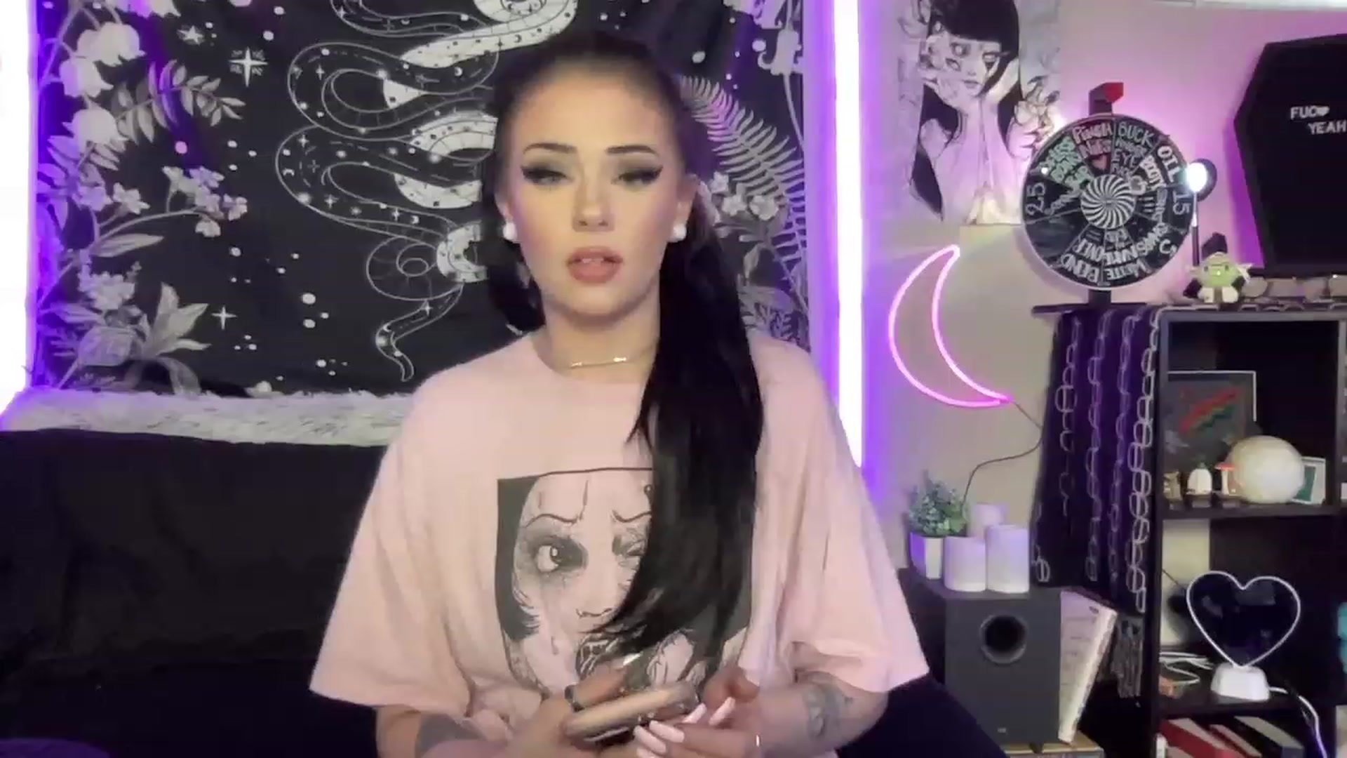 Gallery image thumbnail from RileyWoods's myfreecams stream on, 06/05/2023, 02:22 image 15 of 20