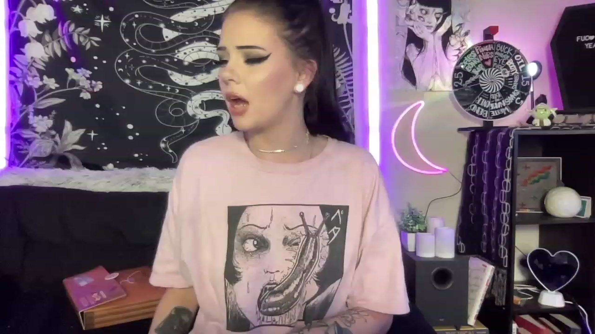 Gallery image thumbnail from RileyWoods's myfreecams stream on, 06/05/2023, 02:22 image 8 of 20