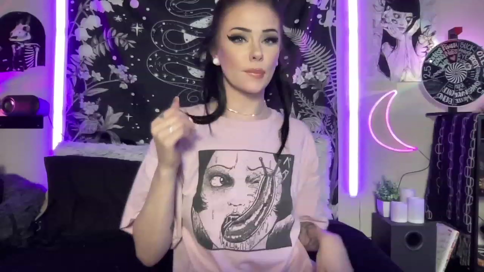 Gallery image thumbnail from RileyWoods's myfreecams stream on, 06/05/2023, 02:22 image 17 of 20