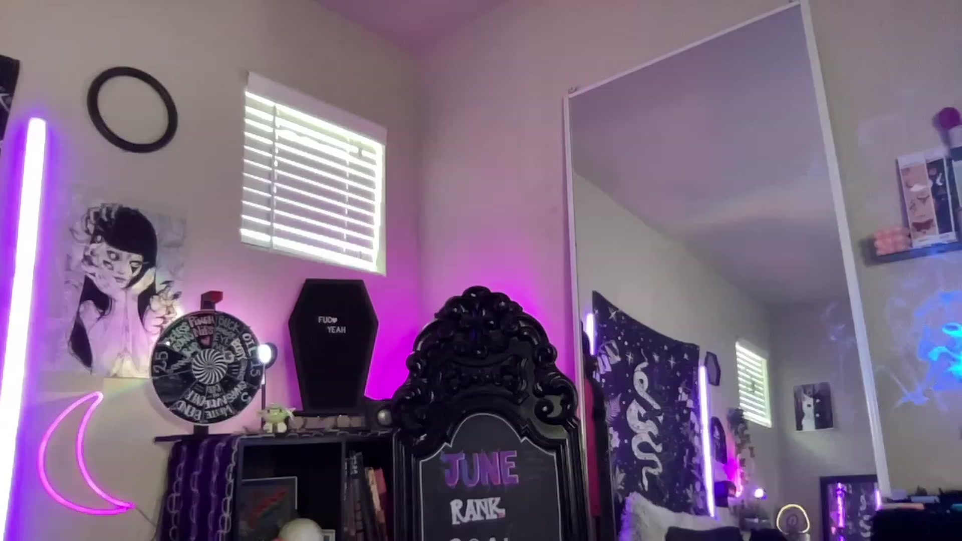 Gallery image thumbnail from RileyWoods's myfreecams stream on, 06/06/2023, 02:44 image 8 of 20