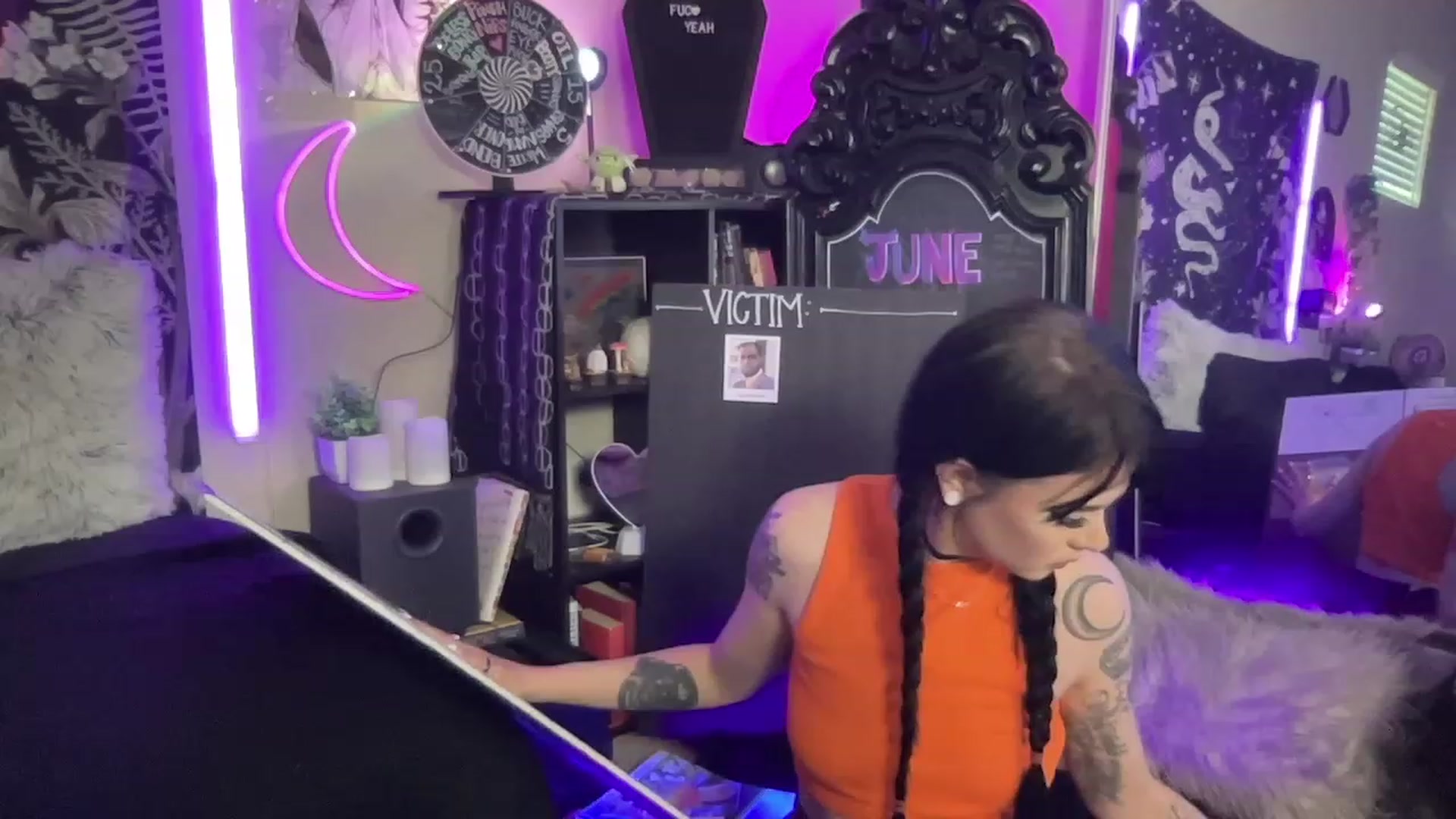 Gallery image thumbnail from RileyWoods's myfreecams stream on, 06/06/2023, 02:44 image 18 of 20