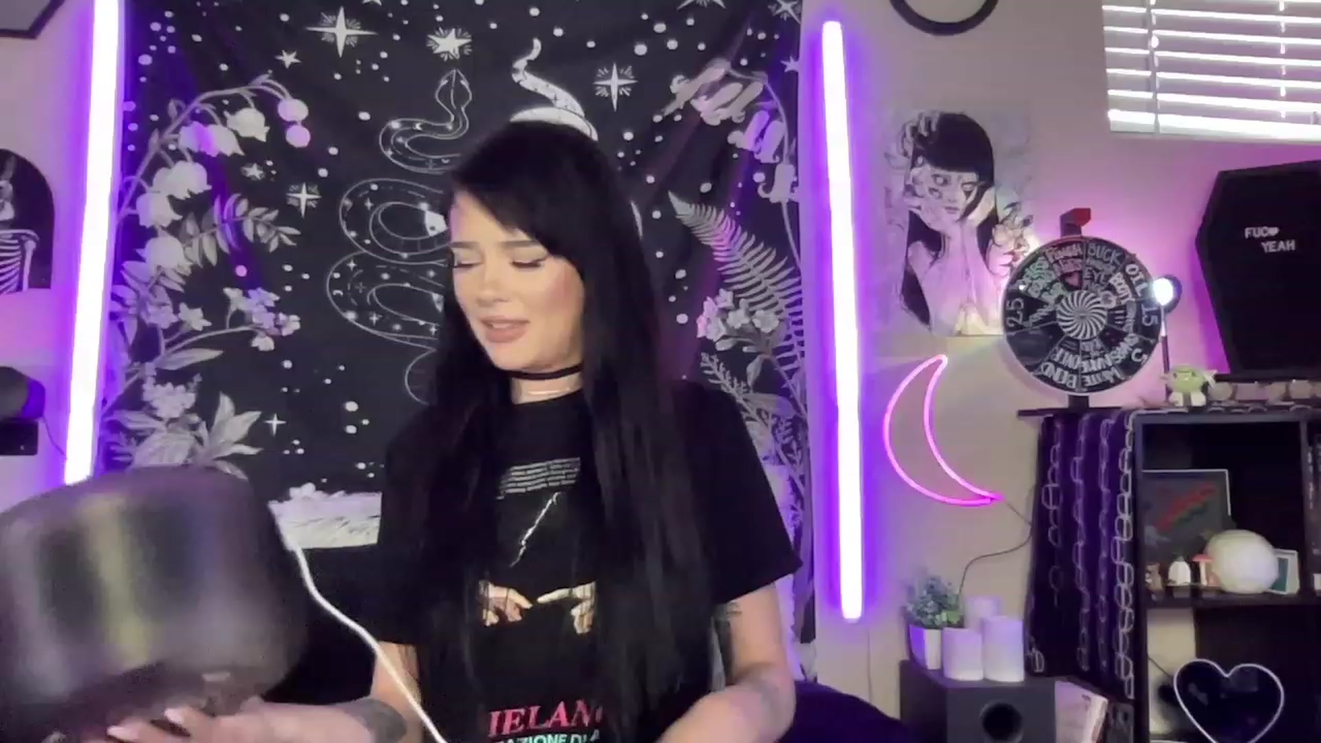 Gallery image thumbnail from RileyWoods's myfreecams stream on, 06/06/2023, 02:44 image 3 of 20