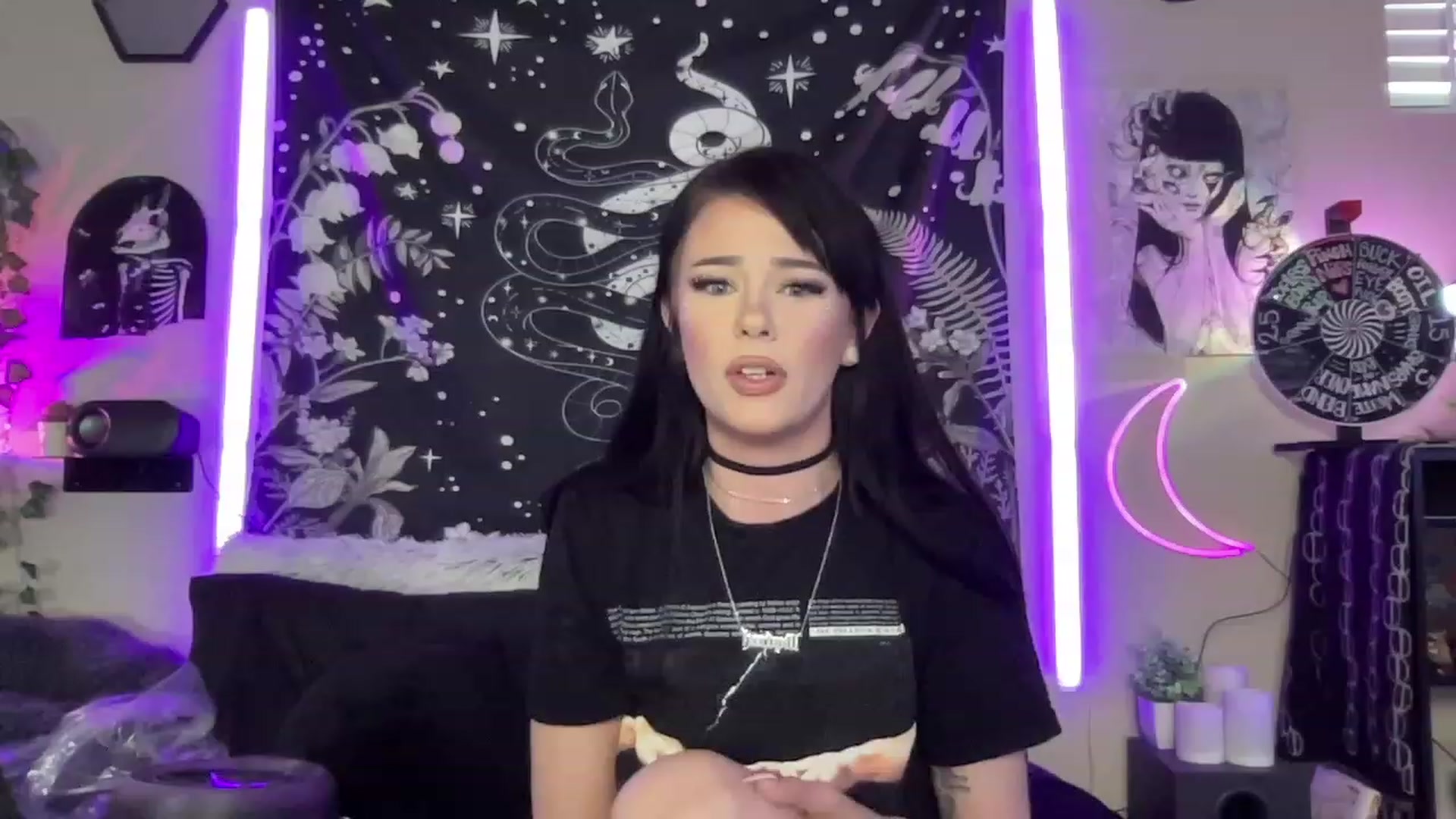 Gallery image thumbnail from RileyWoods's myfreecams stream on, 06/06/2023, 02:44 image 4 of 20