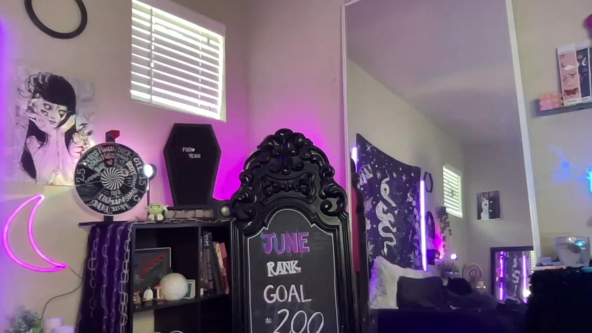 Gallery image thumbnail from RileyWoods's myfreecams stream on, 06/06/2023, 02:44 image 11 of 20