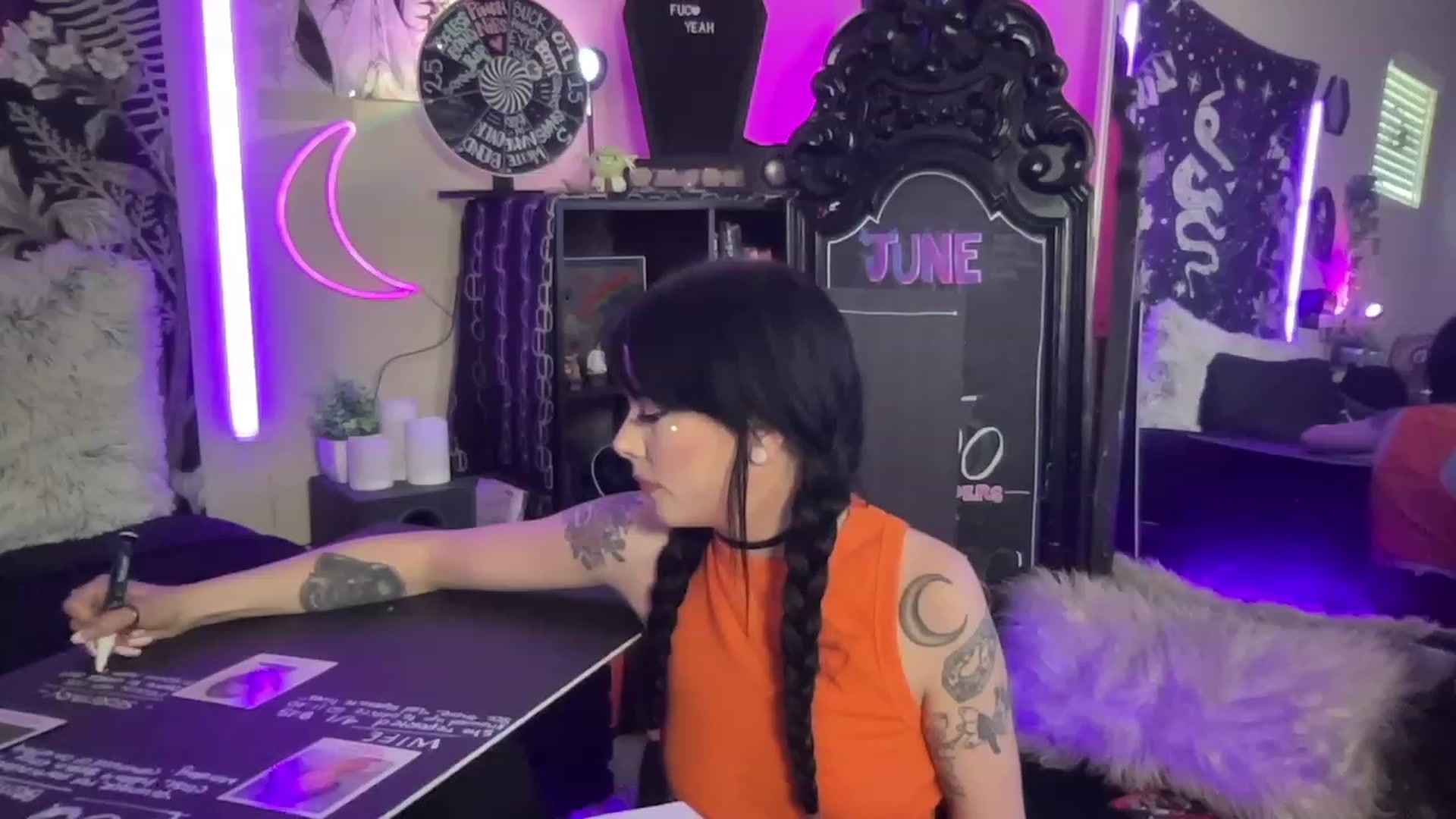 Gallery image thumbnail from RileyWoods's myfreecams stream on, 06/06/2023, 02:44 image 16 of 20