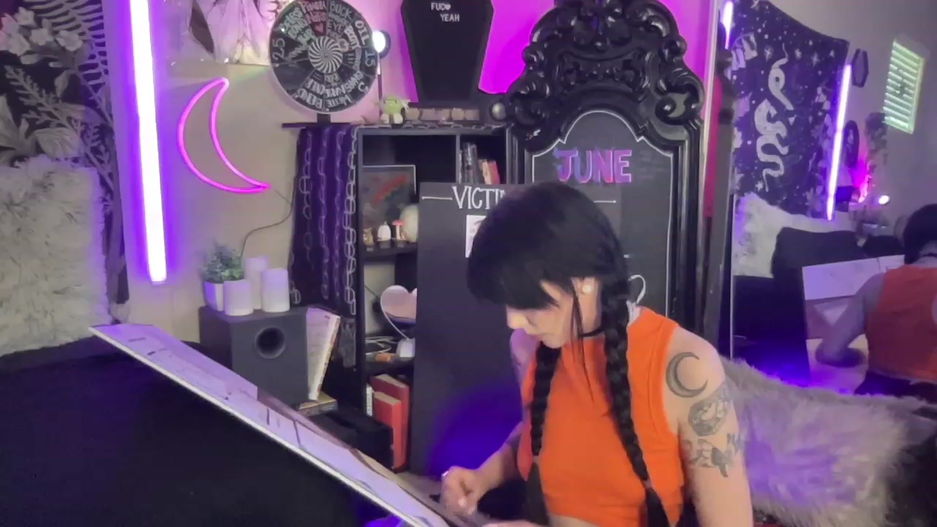 Gallery image thumbnail from RileyWoods's myfreecams stream on, 06/06/2023, 02:44 image 19 of 20