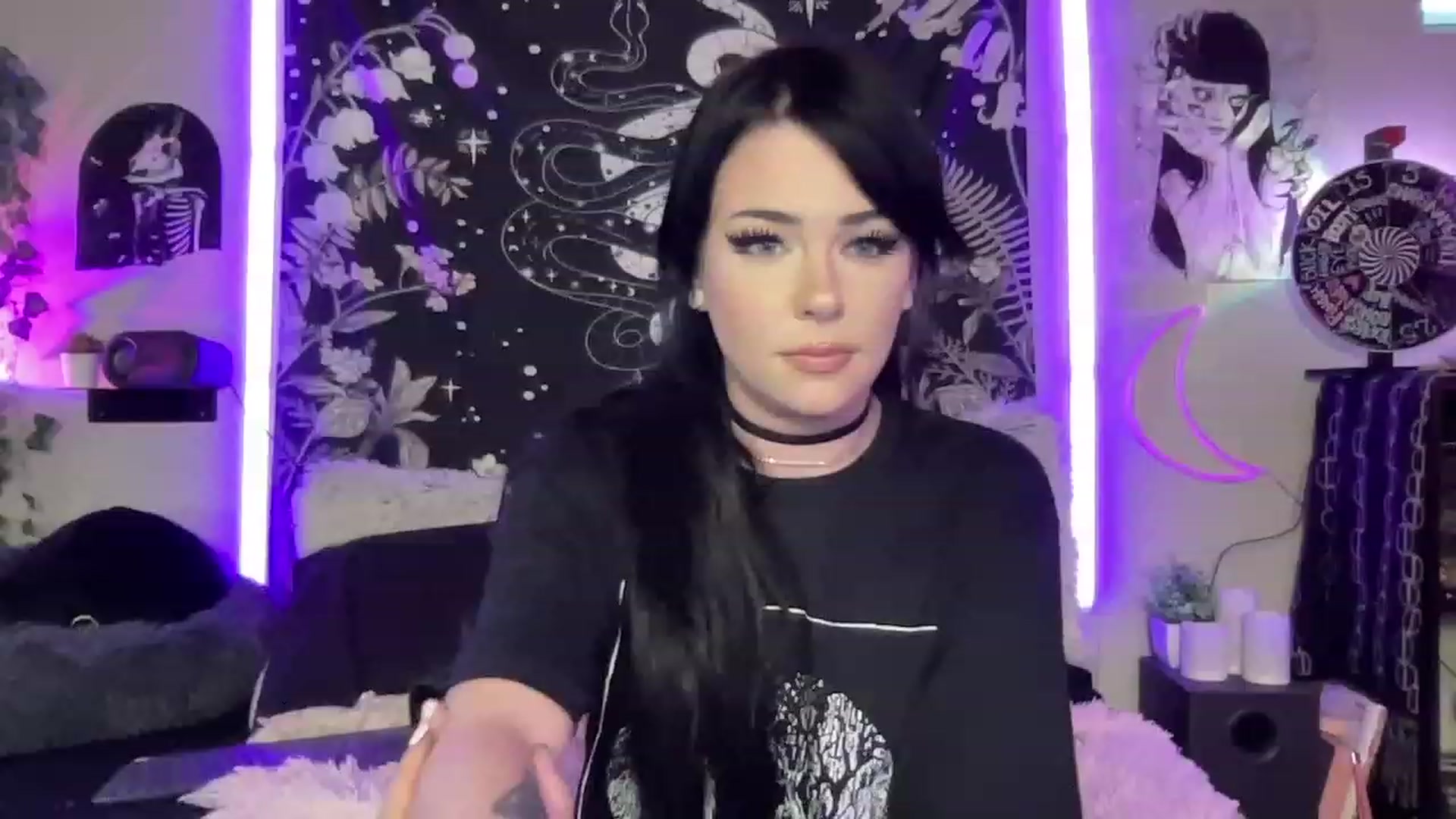 Gallery image thumbnail from RileyWoods's myfreecams stream on, 06/09/2023, 24:41 image 6 of 20