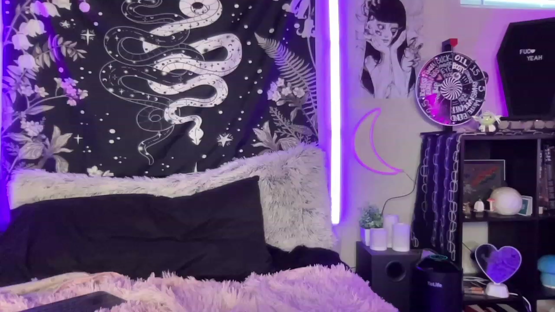 Gallery image thumbnail from RileyWoods's myfreecams stream on, 06/09/2023, 02:40 image 9 of 20