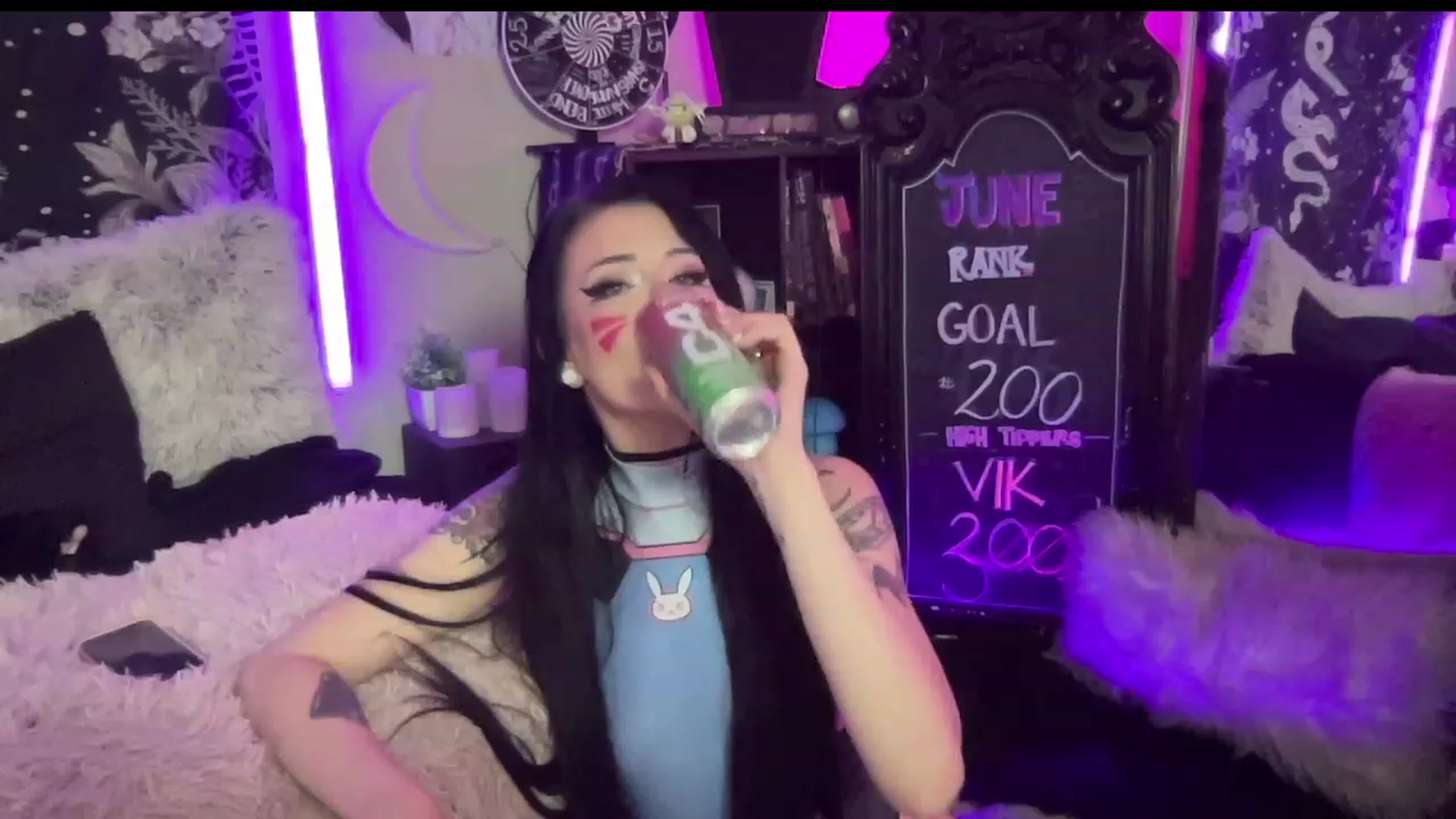 Gallery image thumbnail from RileyWoods's myfreecams stream on, 06/10/2023, 01:50 image 4 of 20